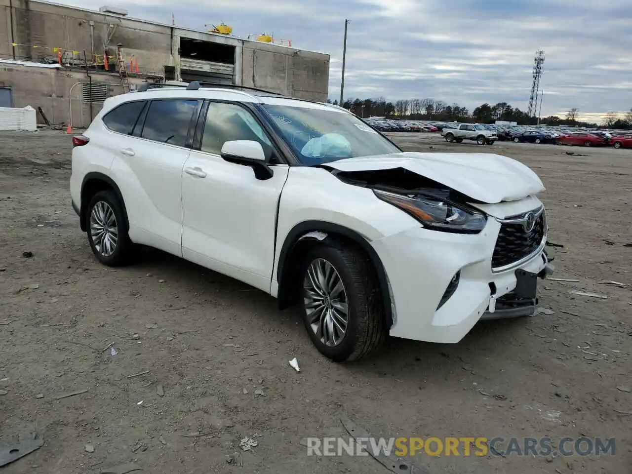 4 Photograph of a damaged car 5TDFZRBH4MS132124 TOYOTA HIGHLANDER 2021