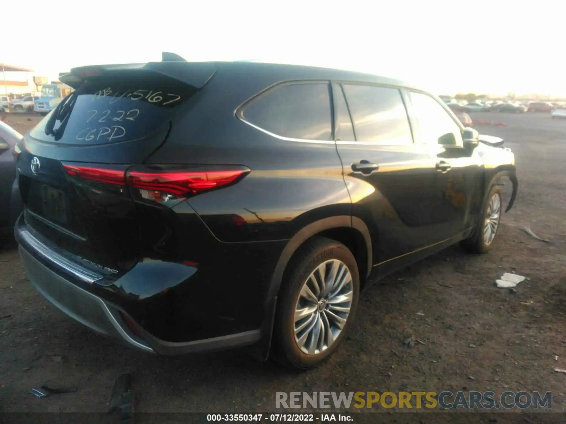 4 Photograph of a damaged car 5TDFZRBH5MS095617 TOYOTA HIGHLANDER 2021