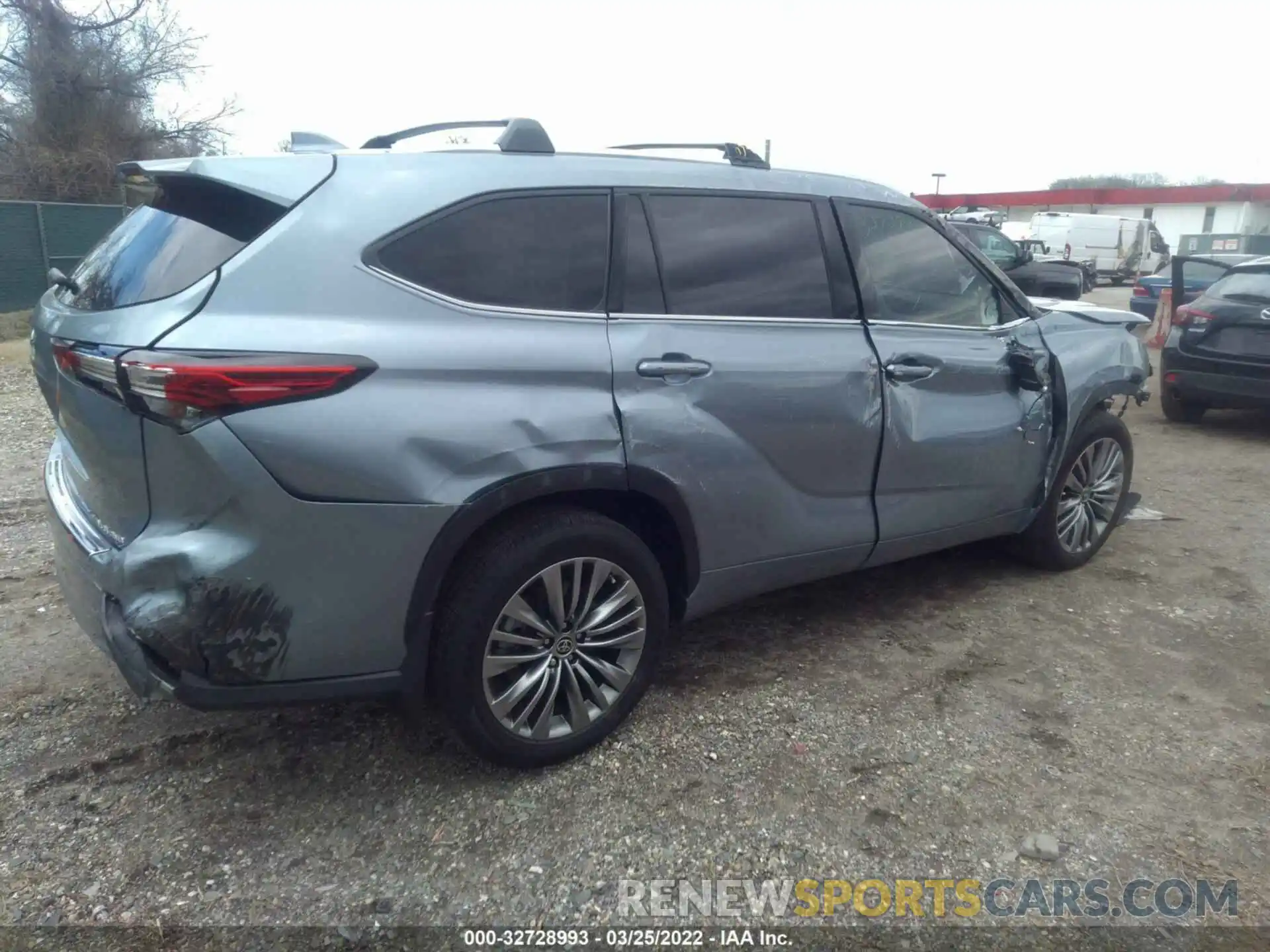 4 Photograph of a damaged car 5TDFZRBH6MS075425 TOYOTA HIGHLANDER 2021