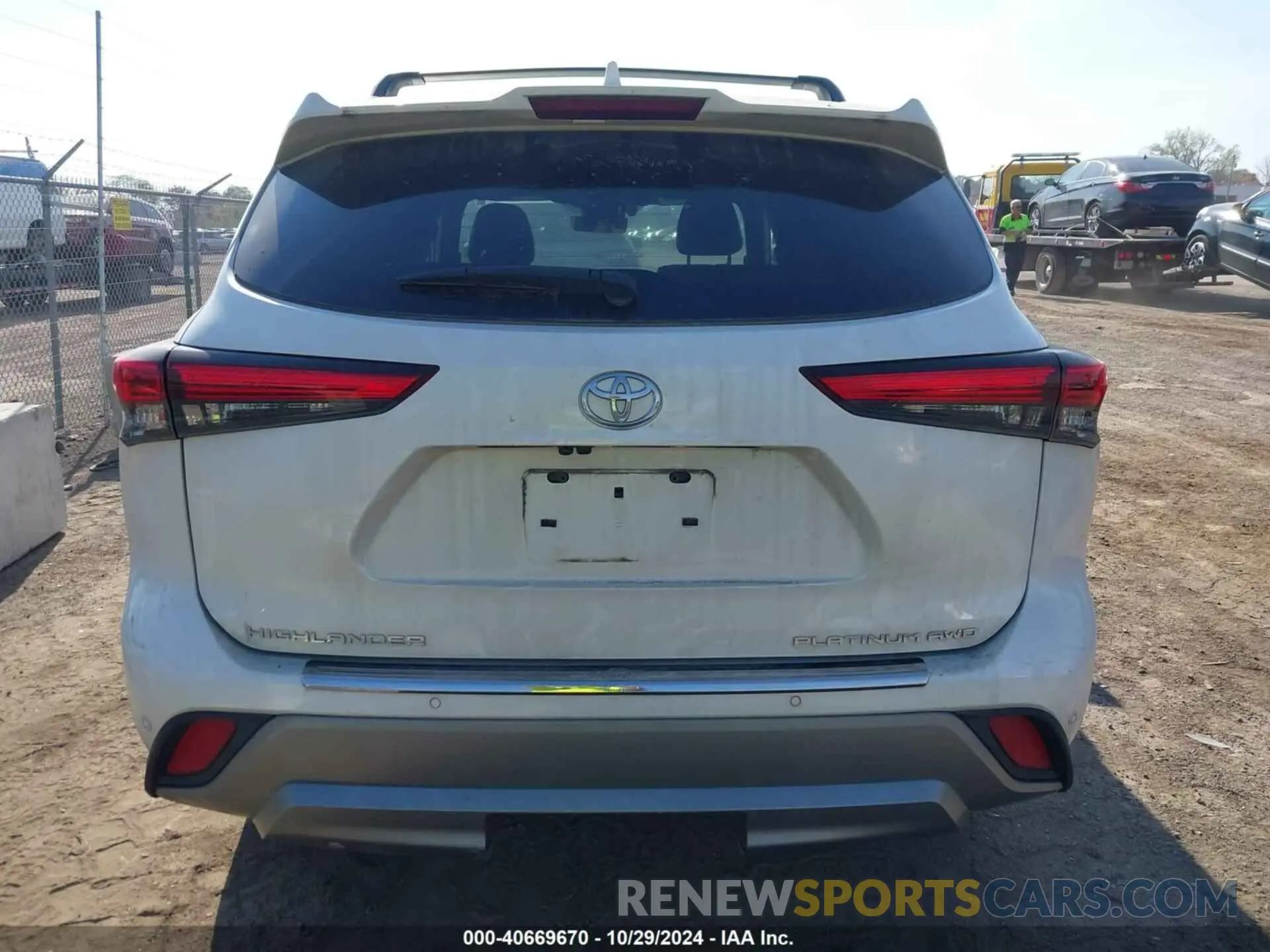 17 Photograph of a damaged car 5TDFZRBH6MS135560 TOYOTA HIGHLANDER 2021