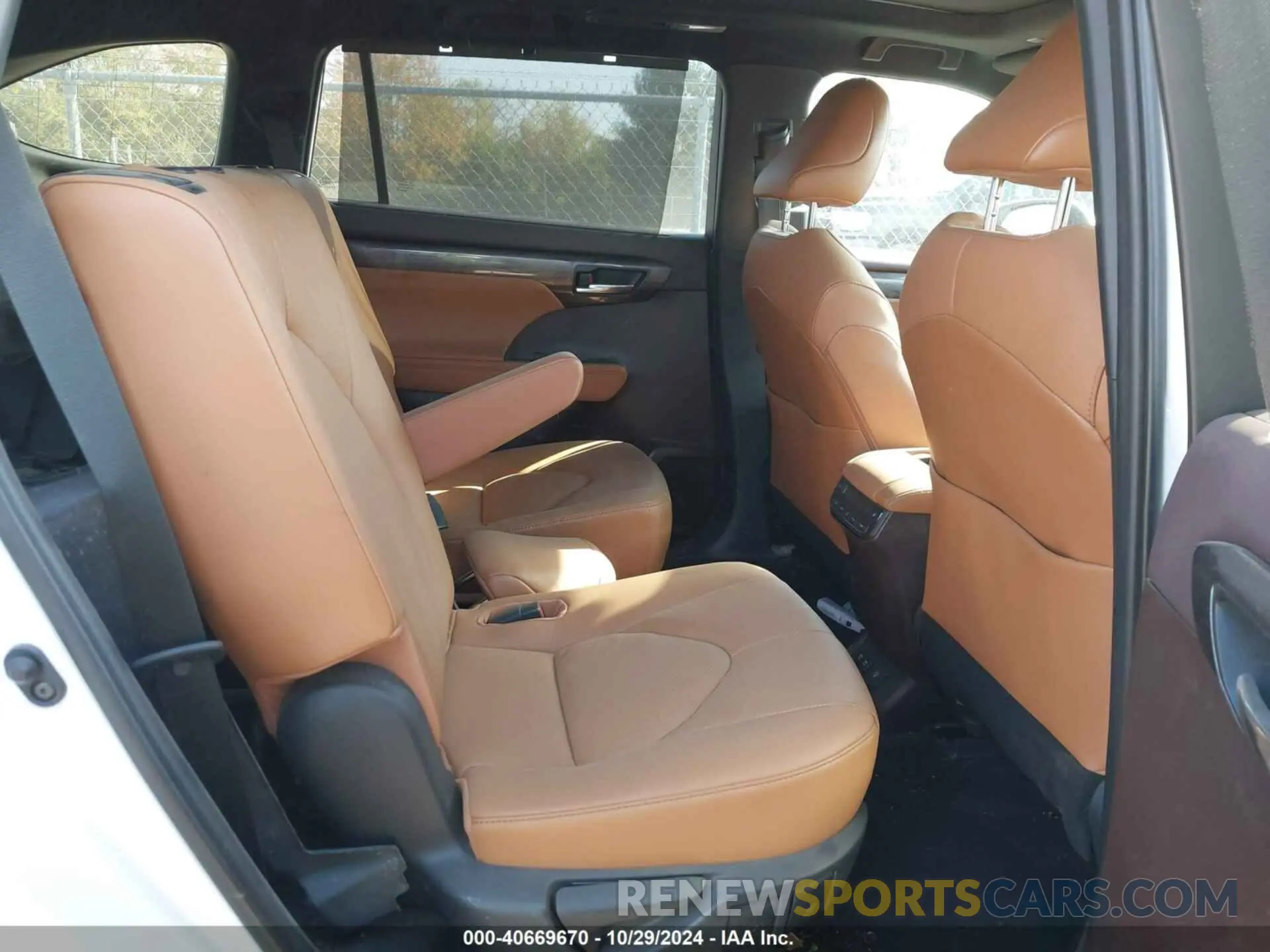 8 Photograph of a damaged car 5TDFZRBH6MS135560 TOYOTA HIGHLANDER 2021