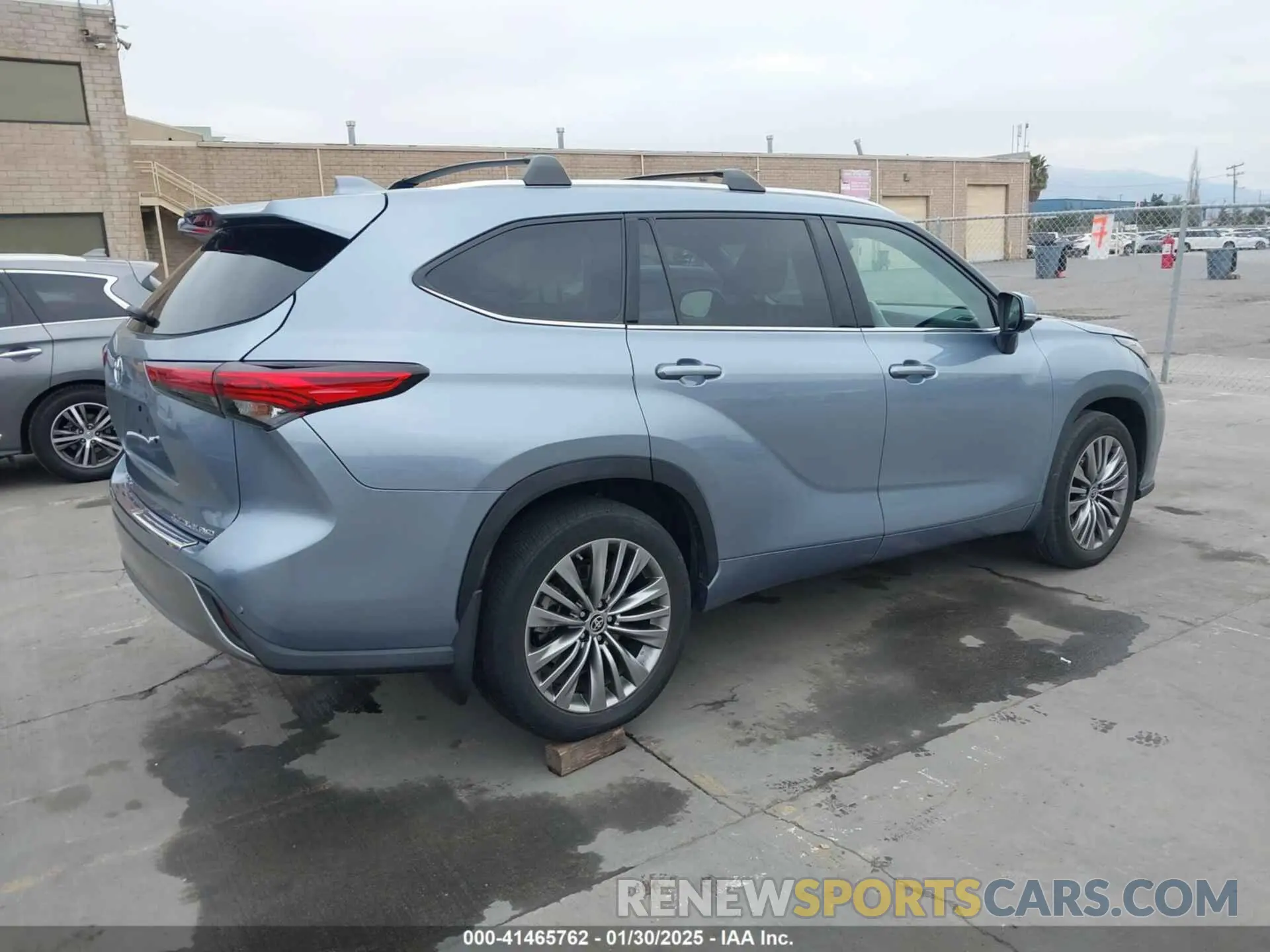 4 Photograph of a damaged car 5TDFZRBH6MS146218 TOYOTA HIGHLANDER 2021