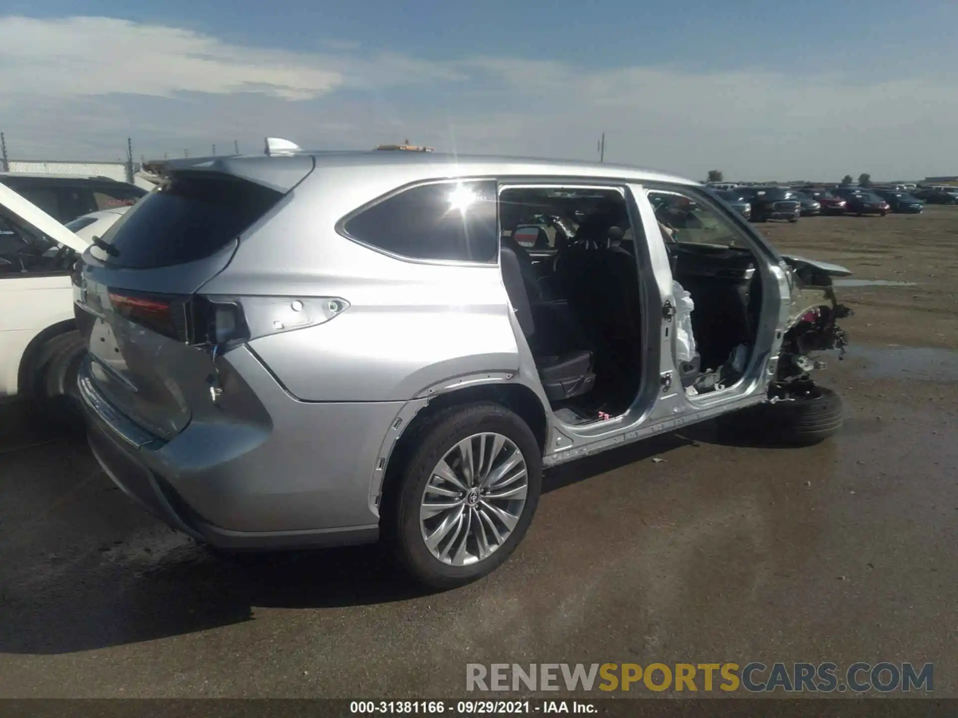 4 Photograph of a damaged car 5TDFZRBH7MS100901 TOYOTA HIGHLANDER 2021