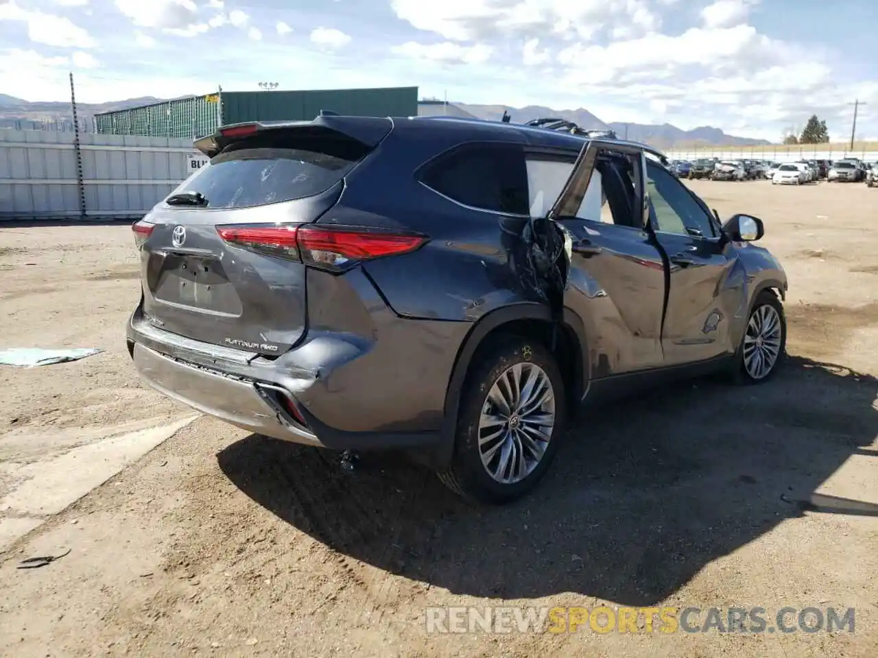 4 Photograph of a damaged car 5TDFZRBH7MS122624 TOYOTA HIGHLANDER 2021