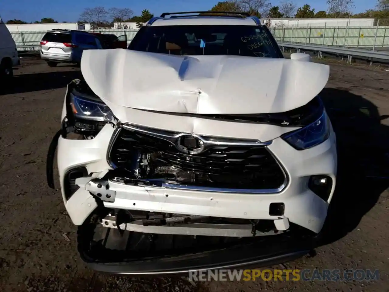 9 Photograph of a damaged car 5TDFZRBH8MS085678 TOYOTA HIGHLANDER 2021