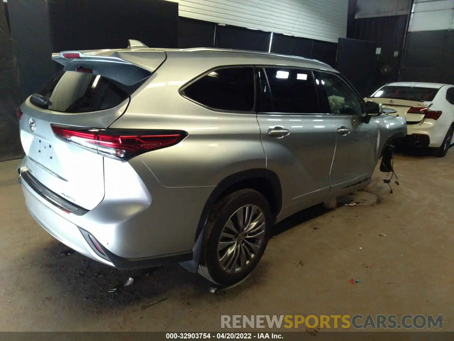 4 Photograph of a damaged car 5TDFZRBH8MS090184 TOYOTA HIGHLANDER 2021