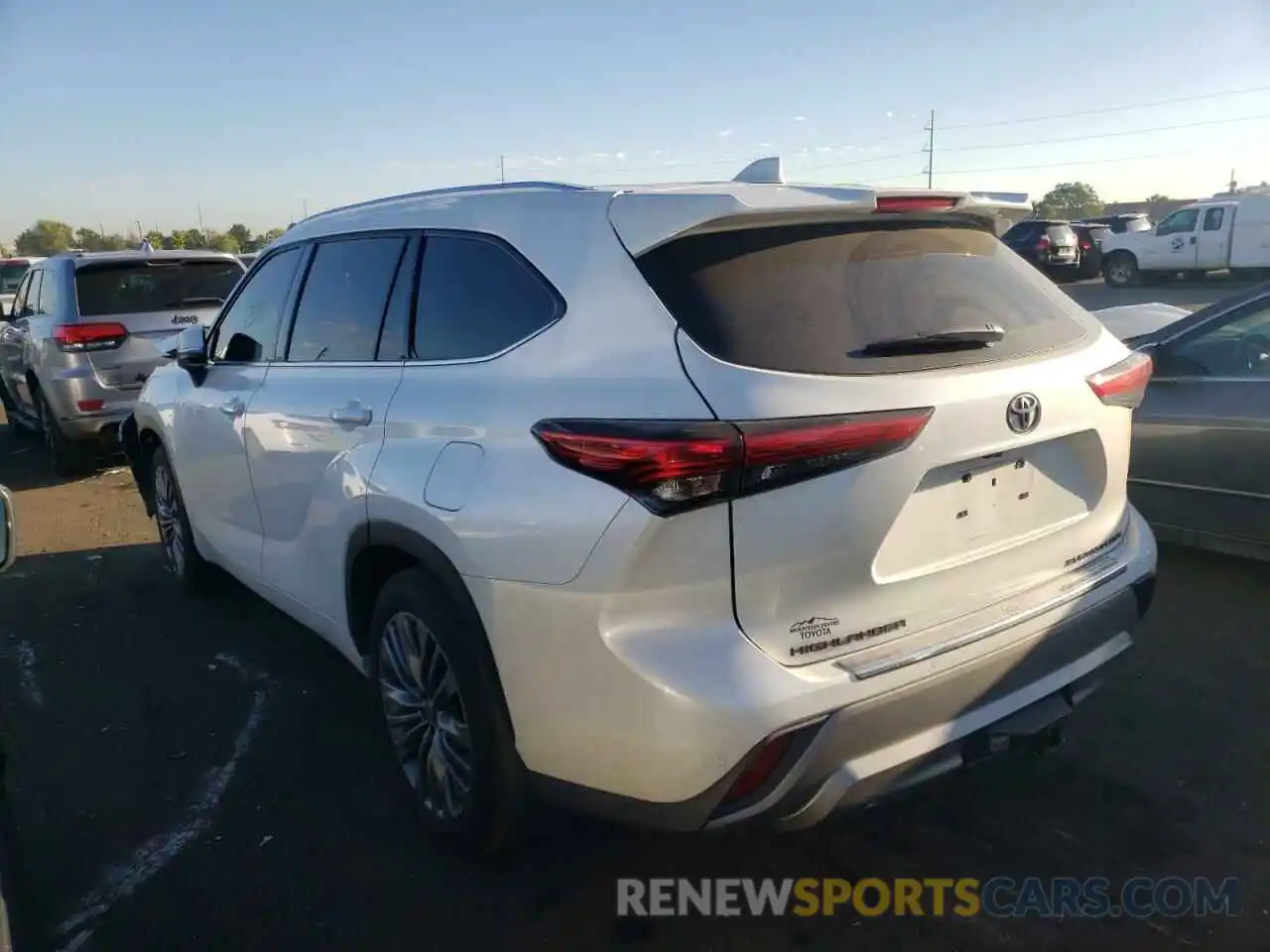 3 Photograph of a damaged car 5TDFZRBH9MS105369 TOYOTA HIGHLANDER 2021