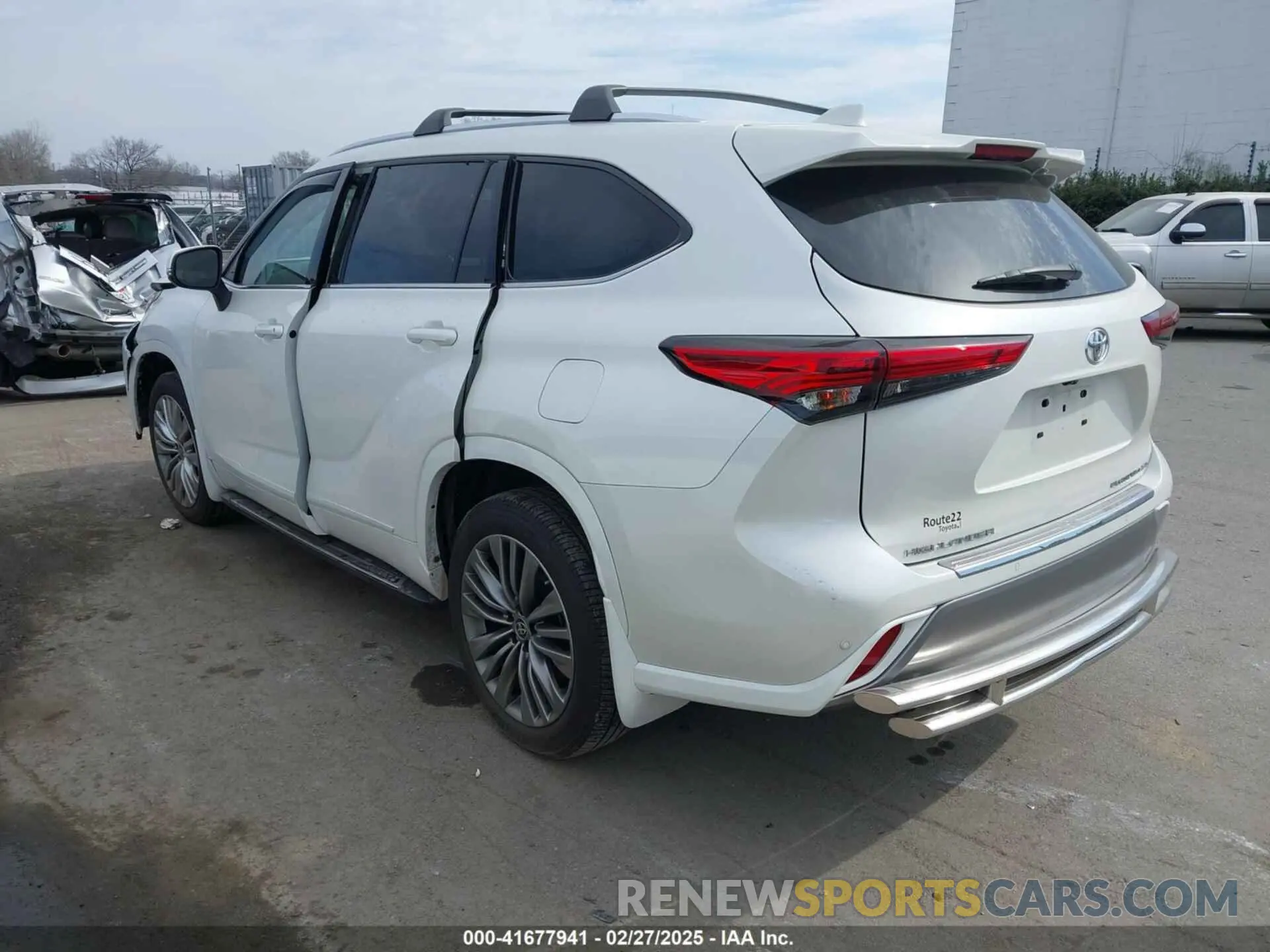 13 Photograph of a damaged car 5TDFZRBH9MS108434 TOYOTA HIGHLANDER 2021