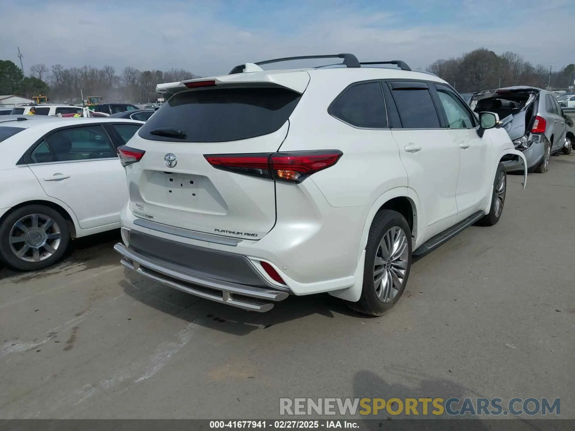 4 Photograph of a damaged car 5TDFZRBH9MS108434 TOYOTA HIGHLANDER 2021