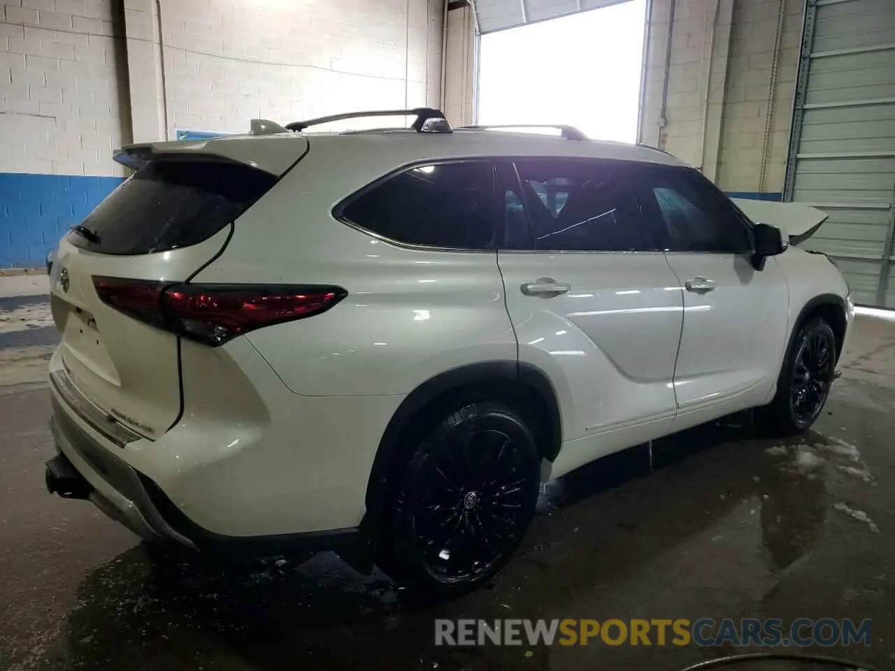 3 Photograph of a damaged car 5TDFZRBHXMS078957 TOYOTA HIGHLANDER 2021