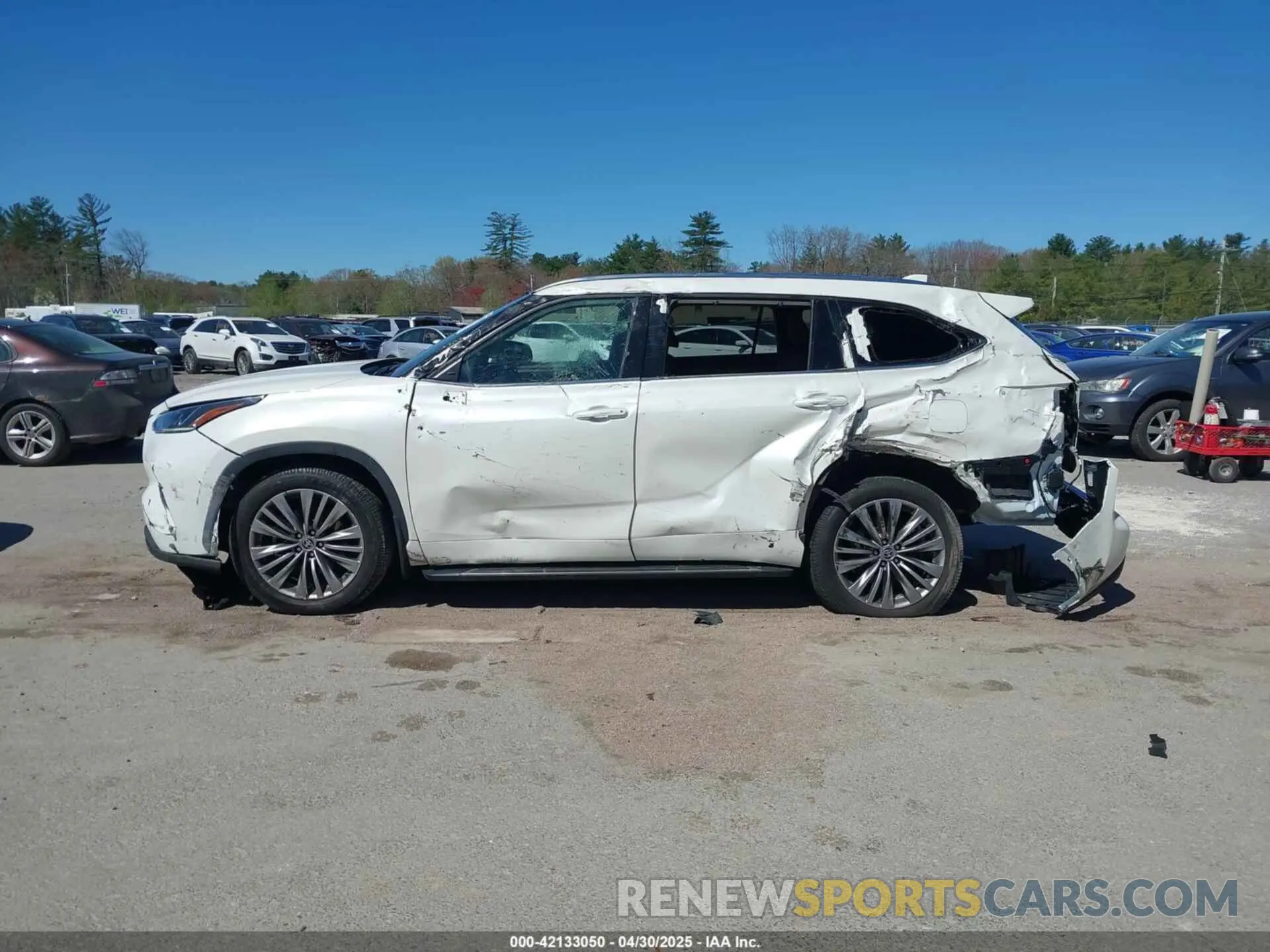 14 Photograph of a damaged car 5TDFZRBHXMS080062 TOYOTA HIGHLANDER 2021