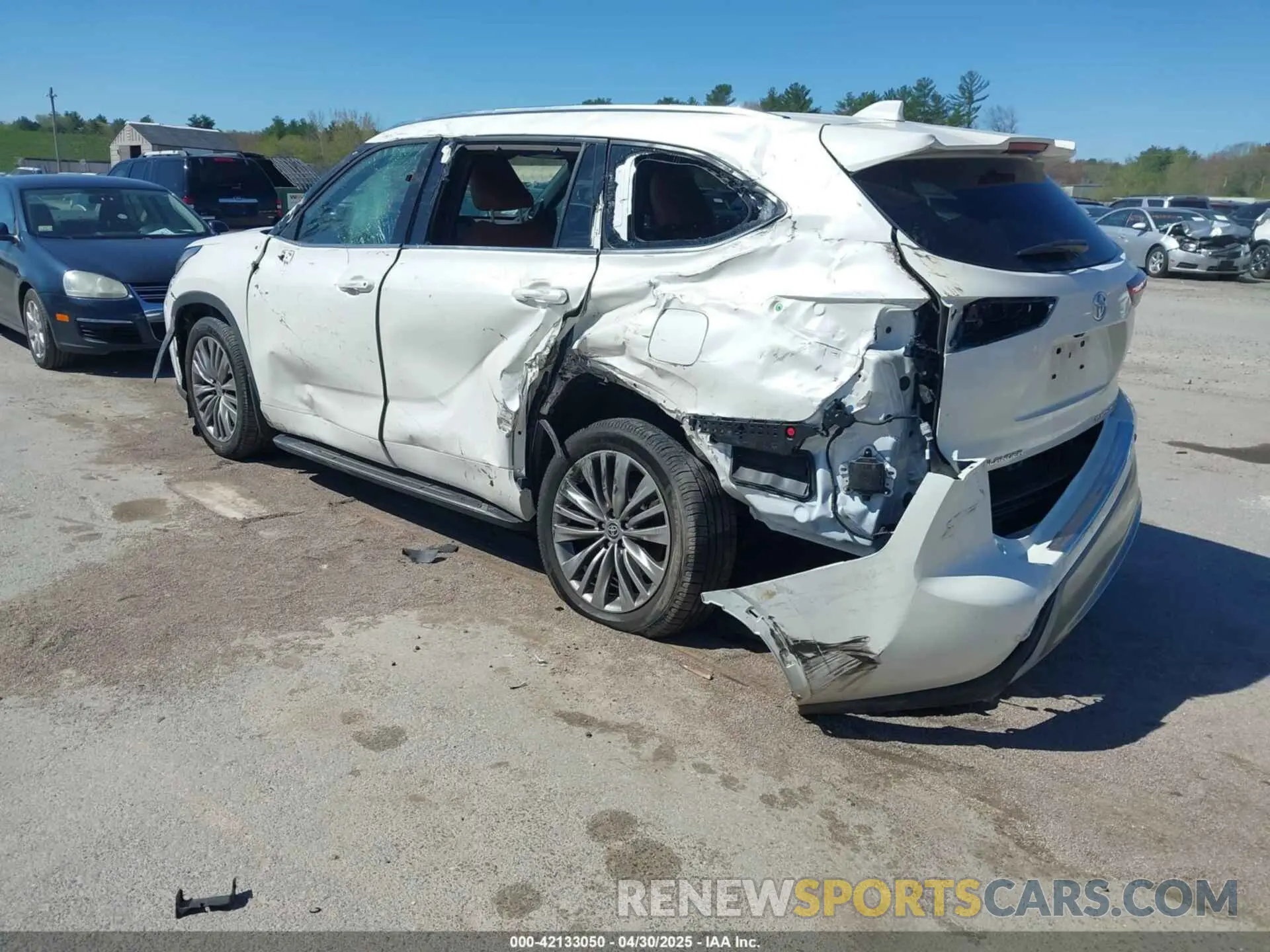 3 Photograph of a damaged car 5TDFZRBHXMS080062 TOYOTA HIGHLANDER 2021