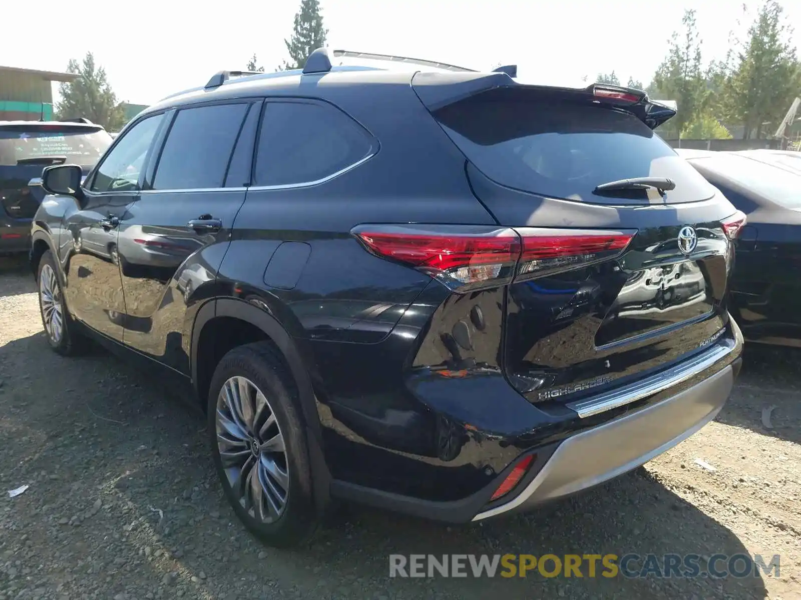 3 Photograph of a damaged car 5TDFZRBHXMS083981 TOYOTA HIGHLANDER 2021