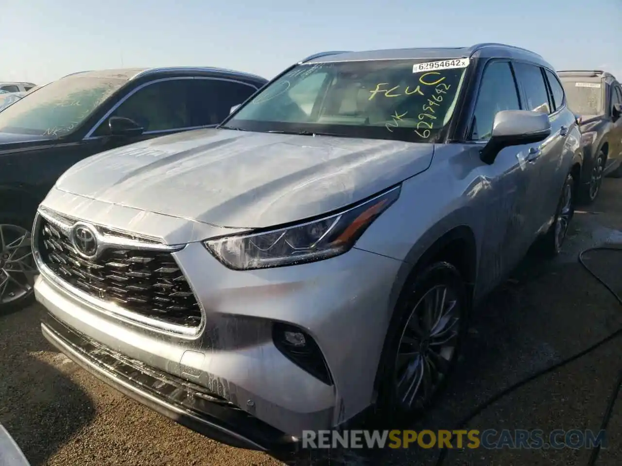 2 Photograph of a damaged car 5TDFZRBHXMS110628 TOYOTA HIGHLANDER 2021