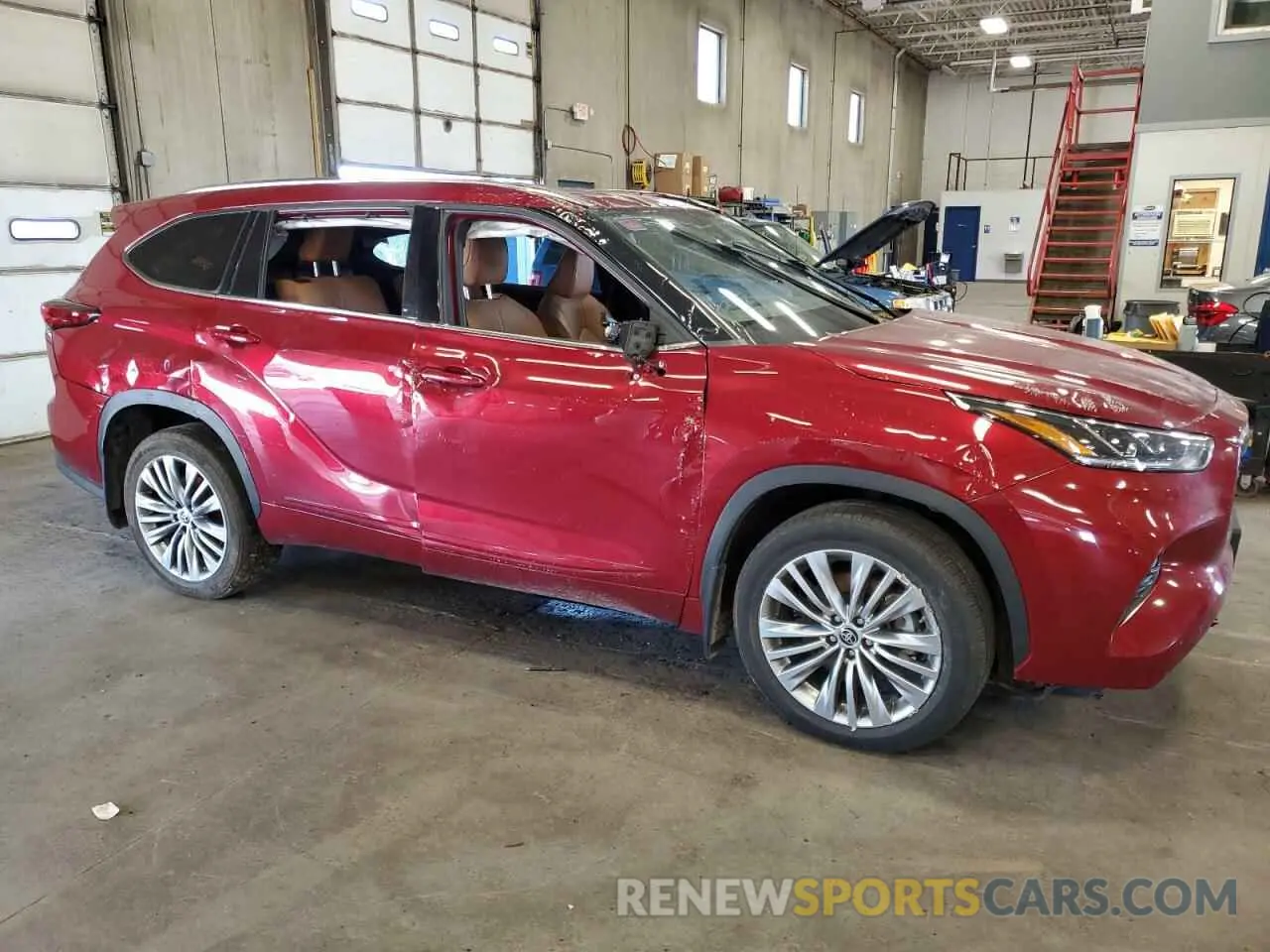 4 Photograph of a damaged car 5TDFZRBHXMS148134 TOYOTA HIGHLANDER 2021