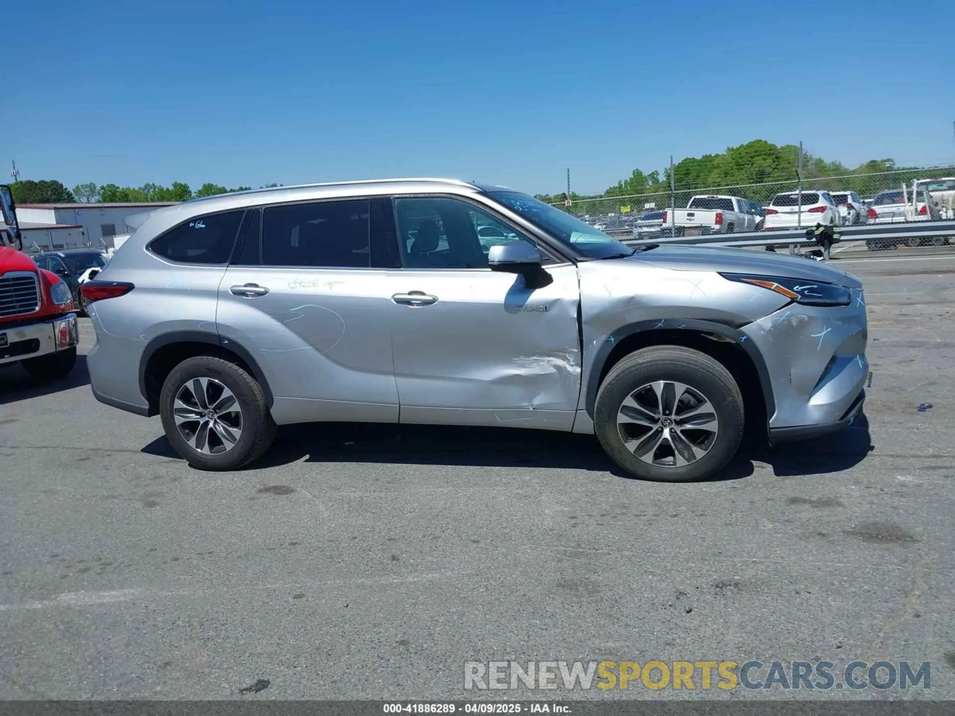 13 Photograph of a damaged car 5TDGARAH0MS011040 TOYOTA HIGHLANDER 2021