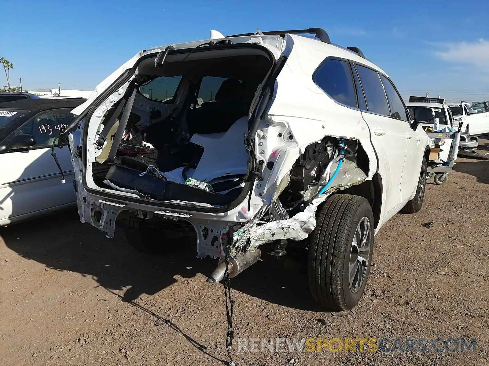 4 Photograph of a damaged car 5TDGARAH0MS503423 TOYOTA HIGHLANDER 2021