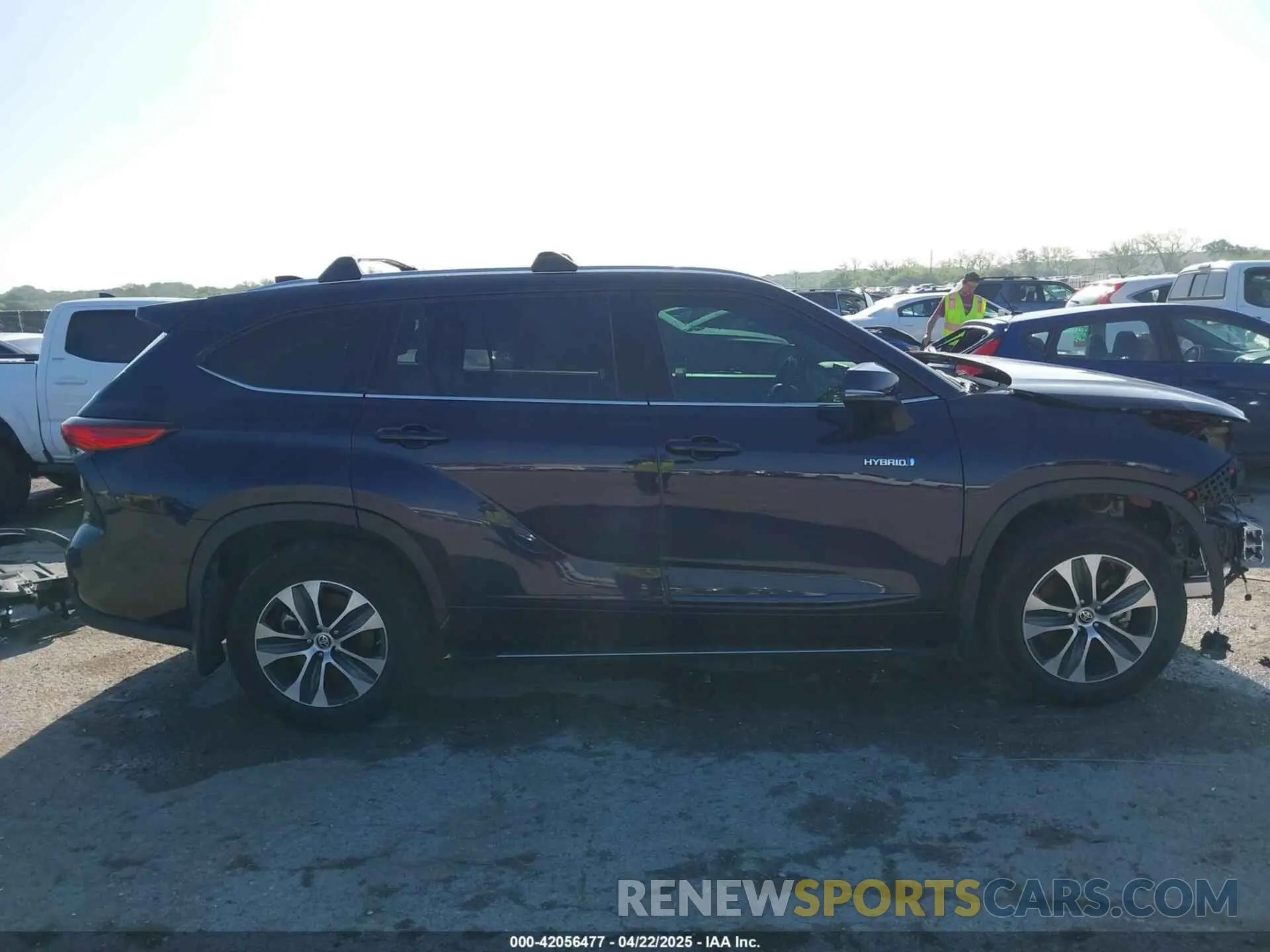 14 Photograph of a damaged car 5TDGARAH2MS503343 TOYOTA HIGHLANDER 2021