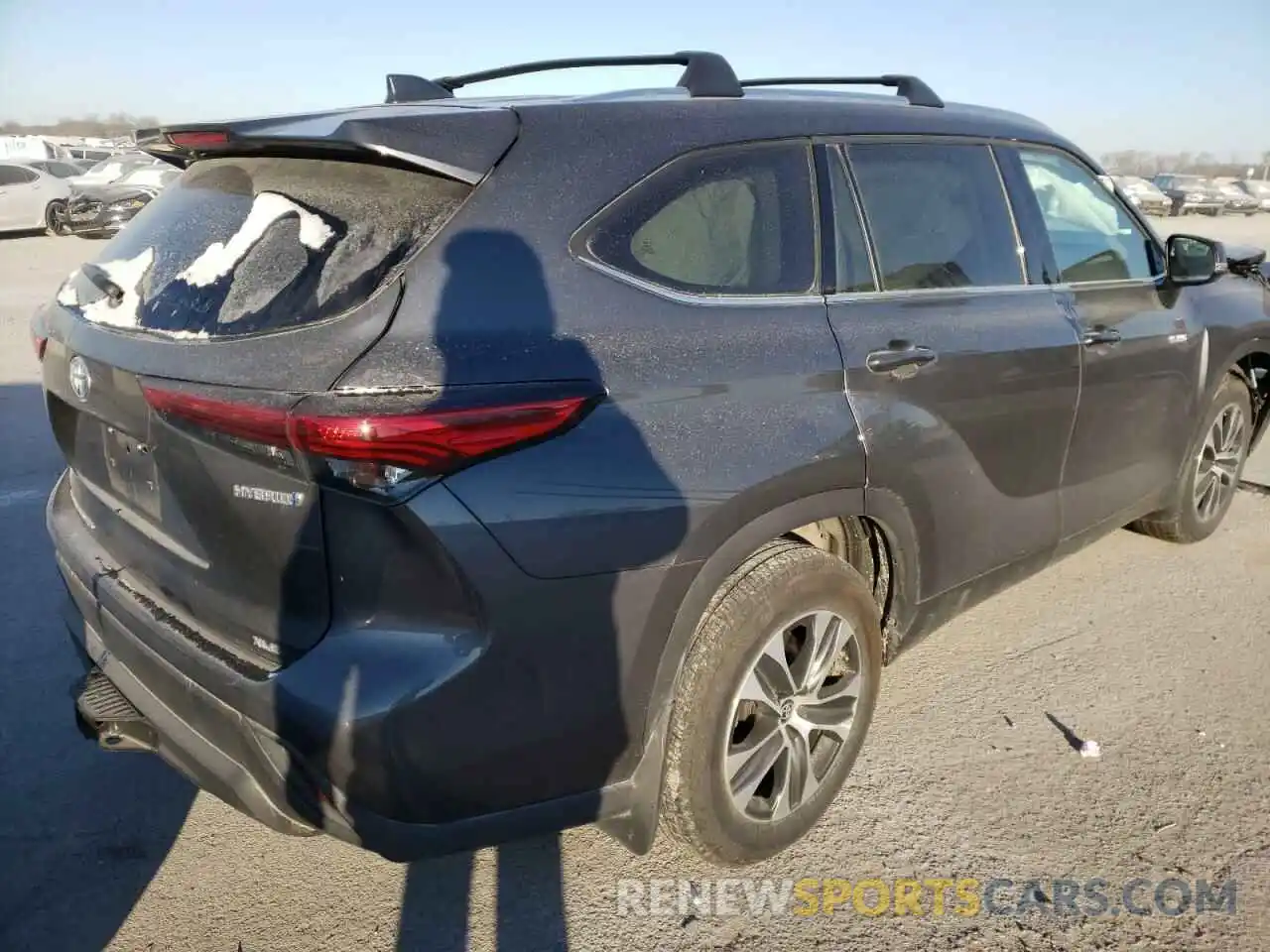 4 Photograph of a damaged car 5TDGARAH4MS505448 TOYOTA HIGHLANDER 2021