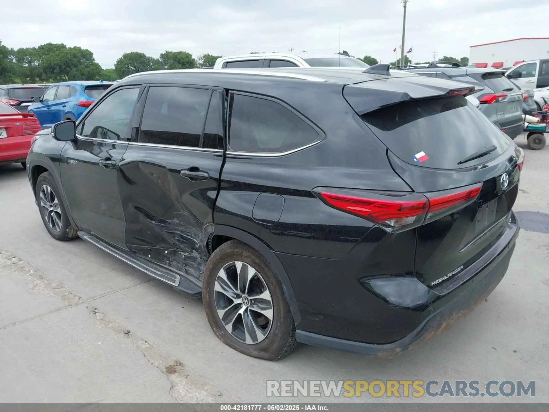 3 Photograph of a damaged car 5TDGARAH6MS504009 TOYOTA HIGHLANDER 2021