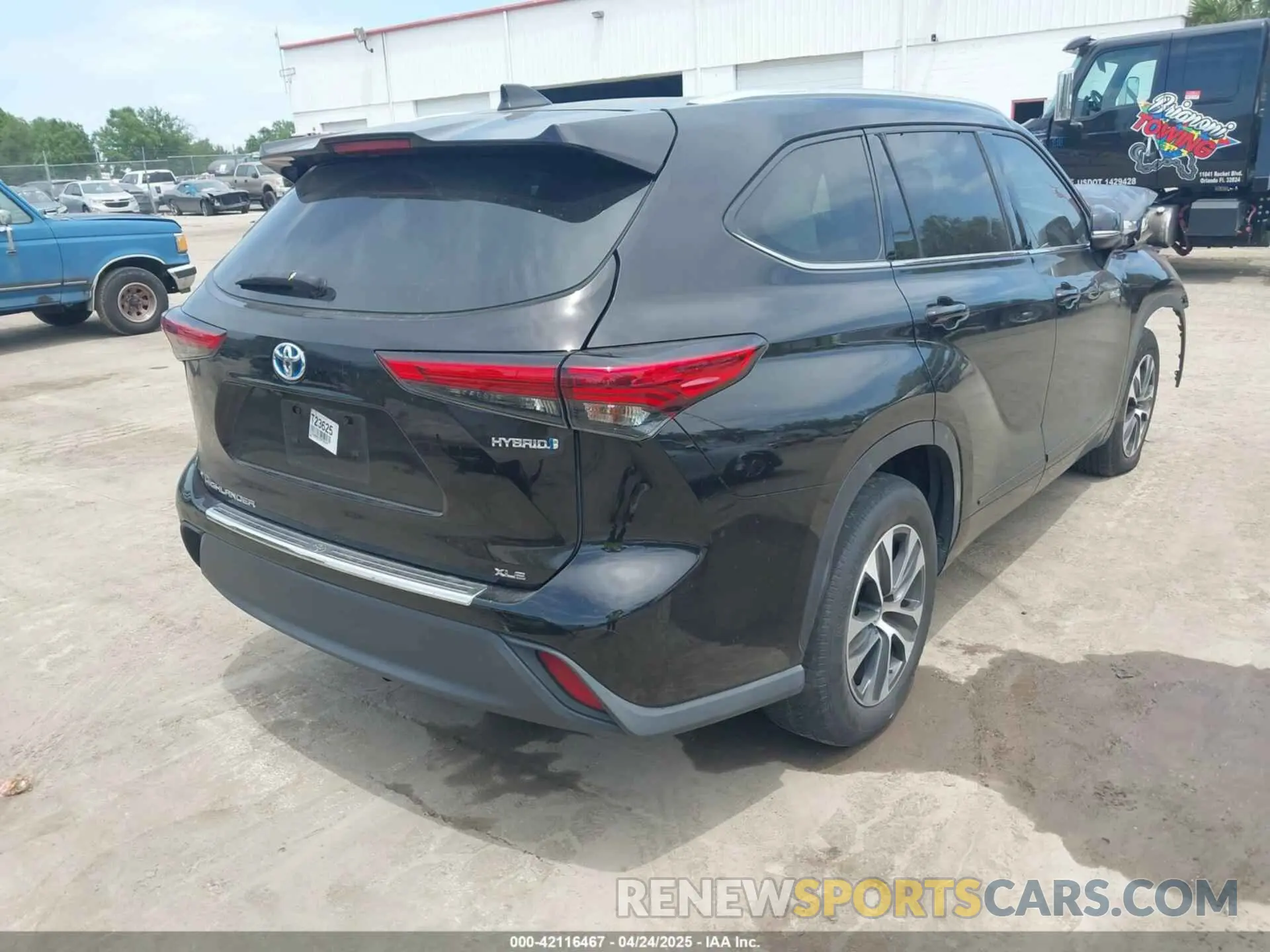 4 Photograph of a damaged car 5TDGARAH7MS005039 TOYOTA HIGHLANDER 2021