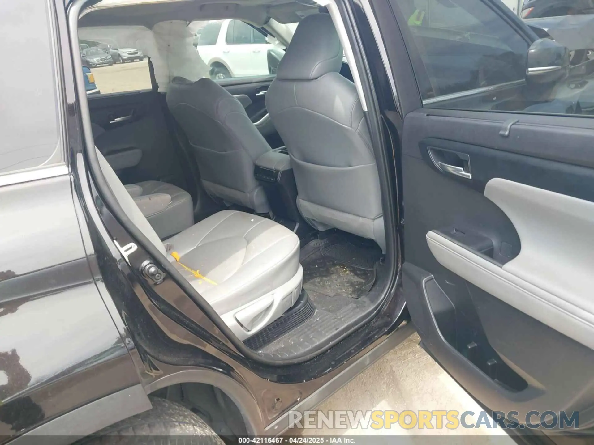 8 Photograph of a damaged car 5TDGARAH7MS005039 TOYOTA HIGHLANDER 2021