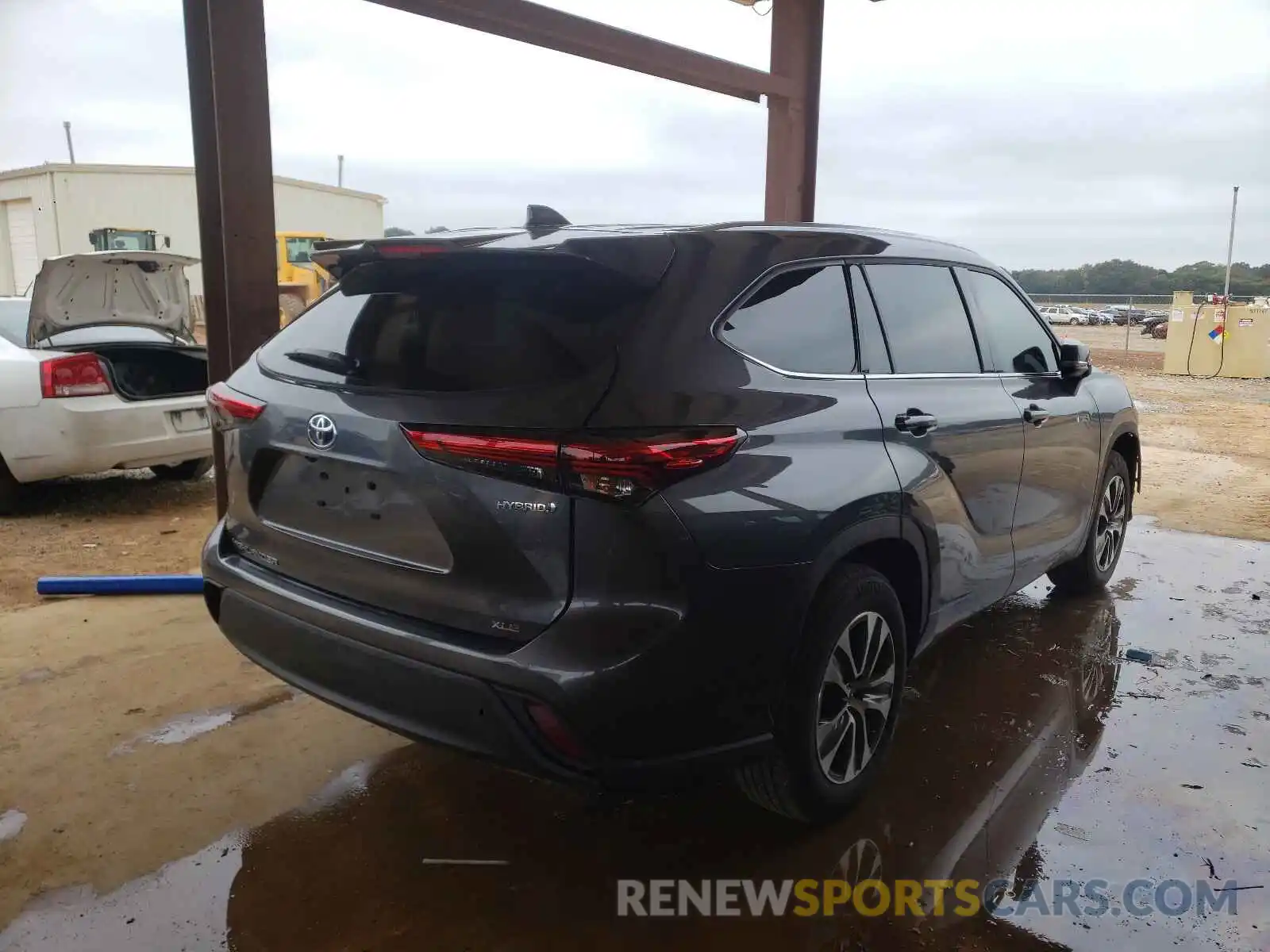 4 Photograph of a damaged car 5TDGARAH7MS508862 TOYOTA HIGHLANDER 2021