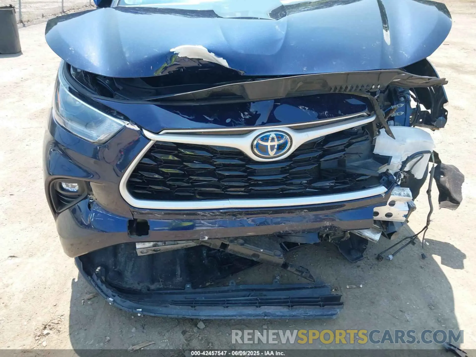 17 Photograph of a damaged car 5TDGBRCH0MS046851 TOYOTA HIGHLANDER 2021