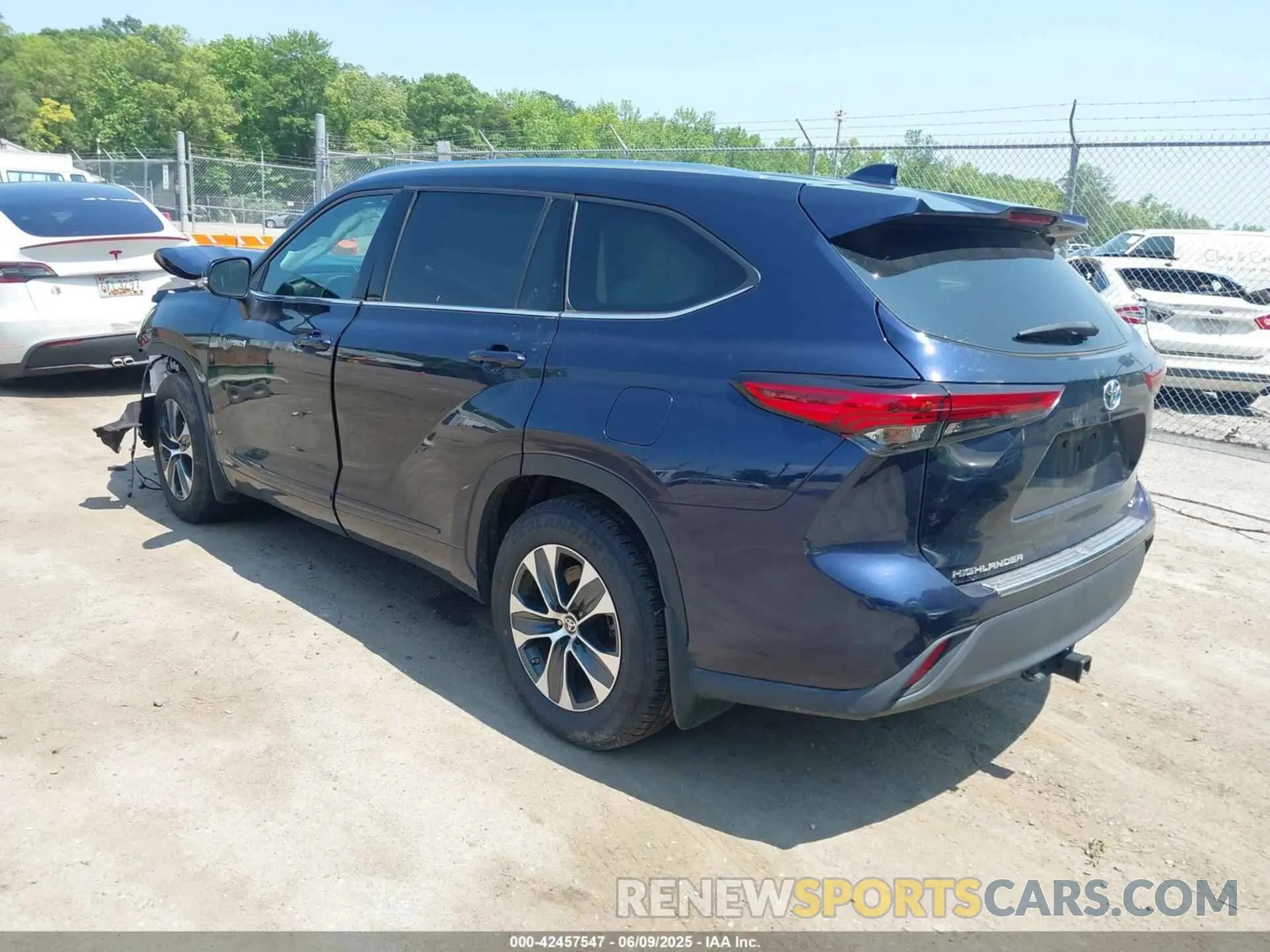 3 Photograph of a damaged car 5TDGBRCH0MS046851 TOYOTA HIGHLANDER 2021