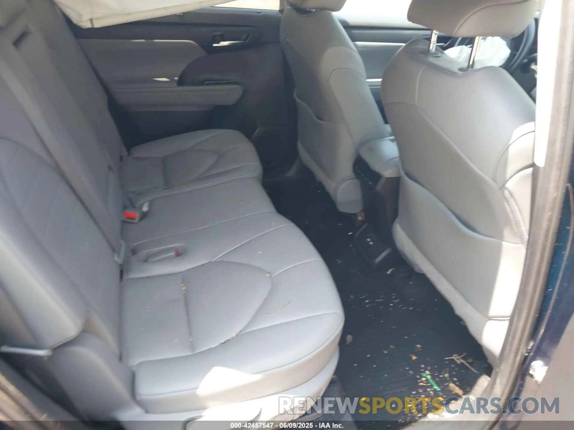 8 Photograph of a damaged car 5TDGBRCH0MS046851 TOYOTA HIGHLANDER 2021