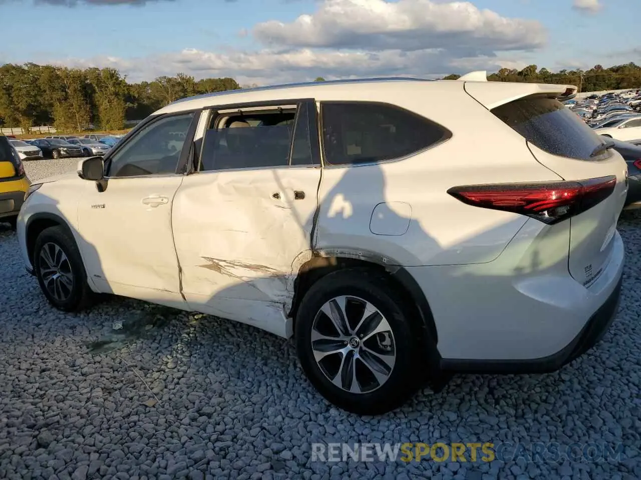 2 Photograph of a damaged car 5TDGBRCH0MS527540 TOYOTA HIGHLANDER 2021