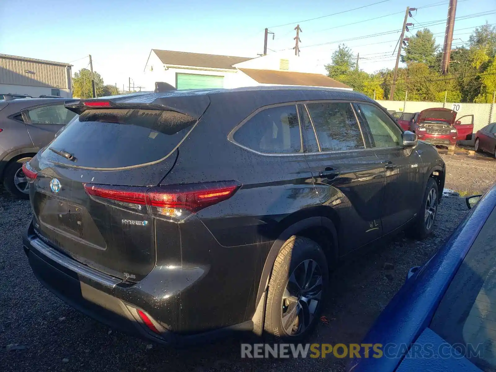 4 Photograph of a damaged car 5TDGBRCH1MS047183 TOYOTA HIGHLANDER 2021