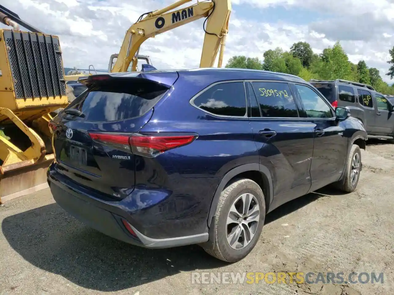 4 Photograph of a damaged car 5TDGBRCH1MS514330 TOYOTA HIGHLANDER 2021