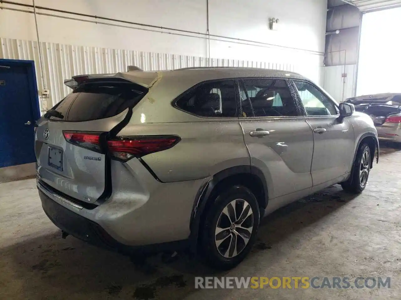 4 Photograph of a damaged car 5TDGBRCH2MS039464 TOYOTA HIGHLANDER 2021