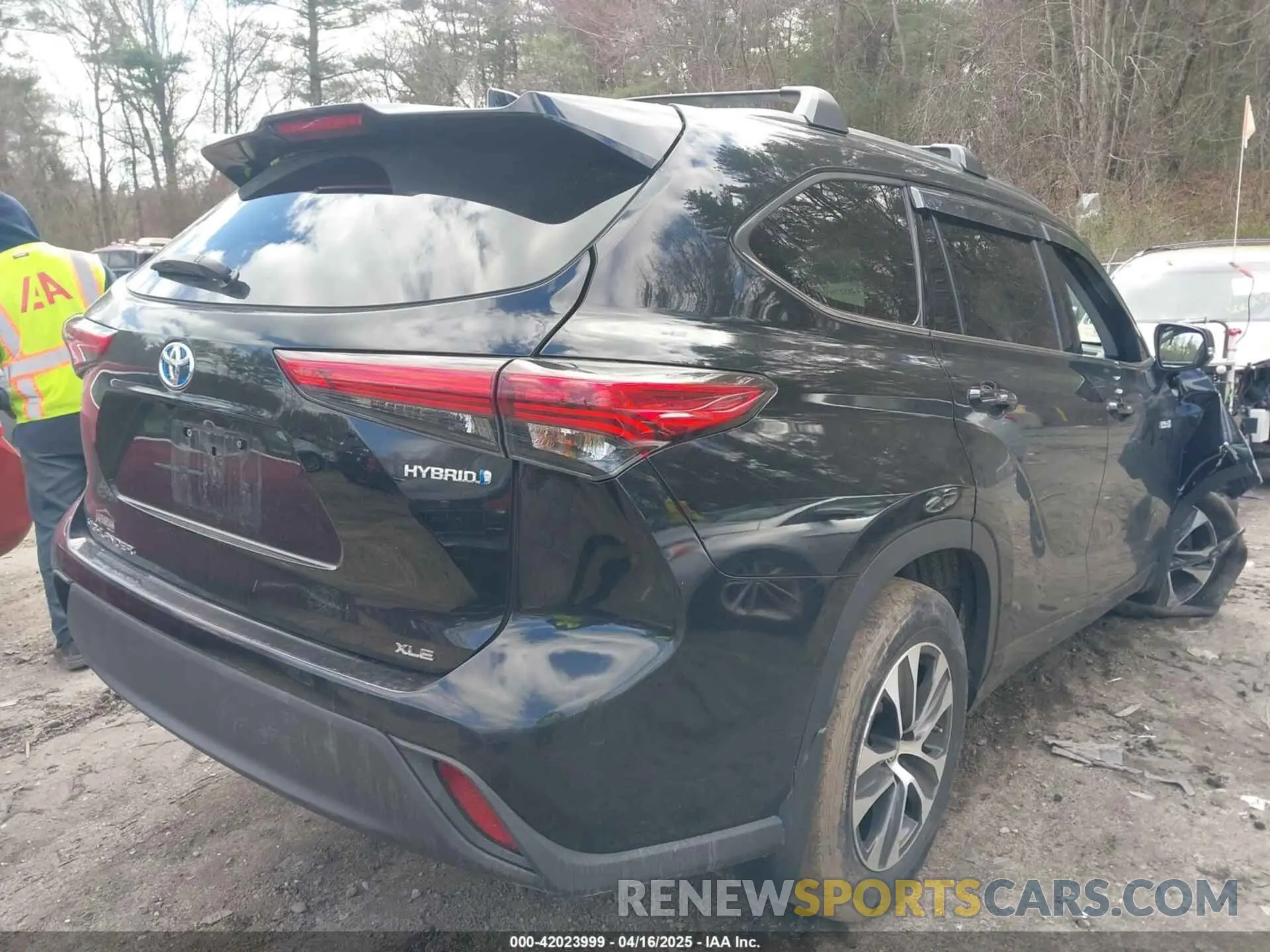 4 Photograph of a damaged car 5TDGBRCH2MS518497 TOYOTA HIGHLANDER 2021