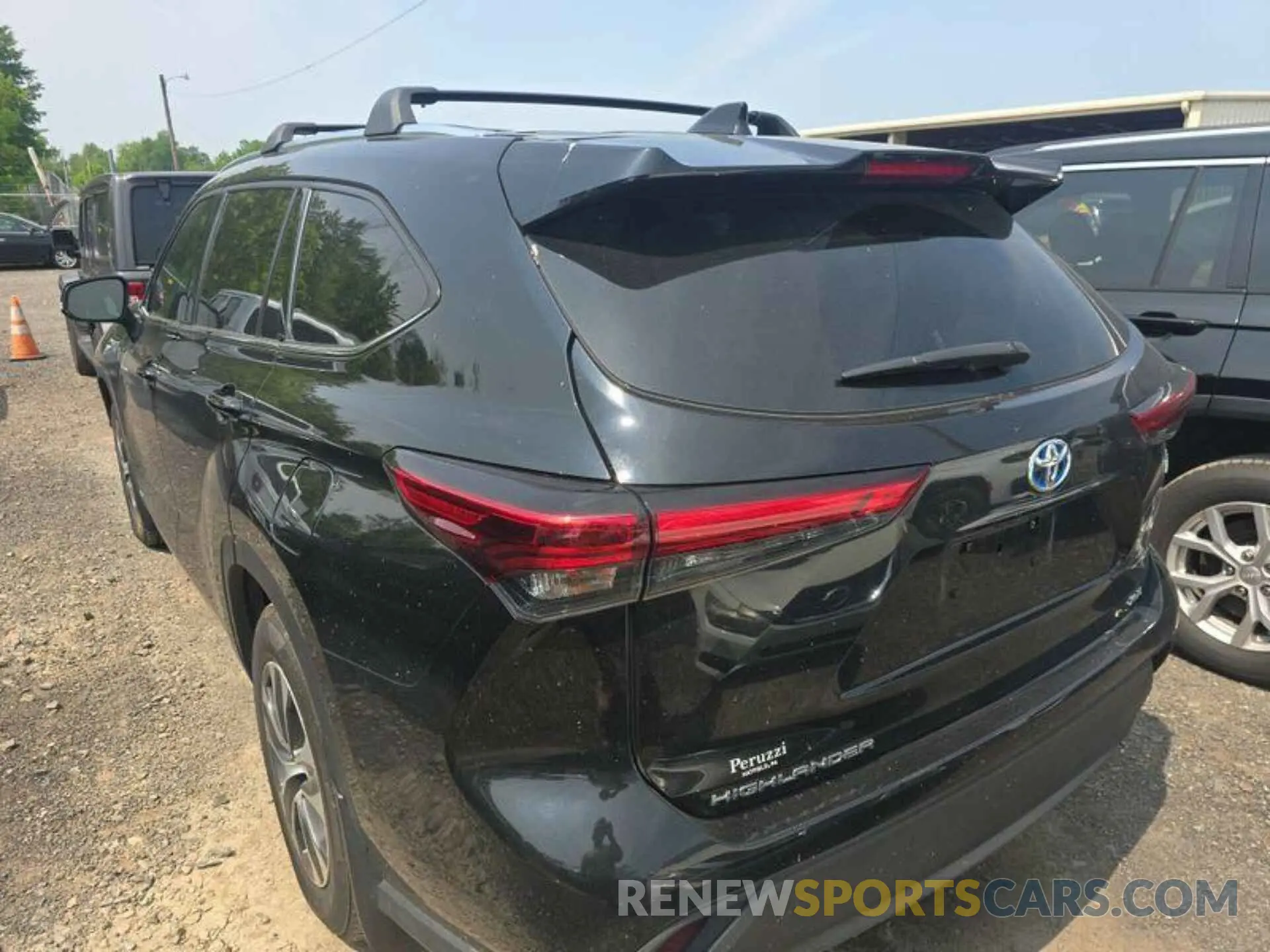 17 Photograph of a damaged car 5TDGBRCH3MS067306 TOYOTA HIGHLANDER 2021