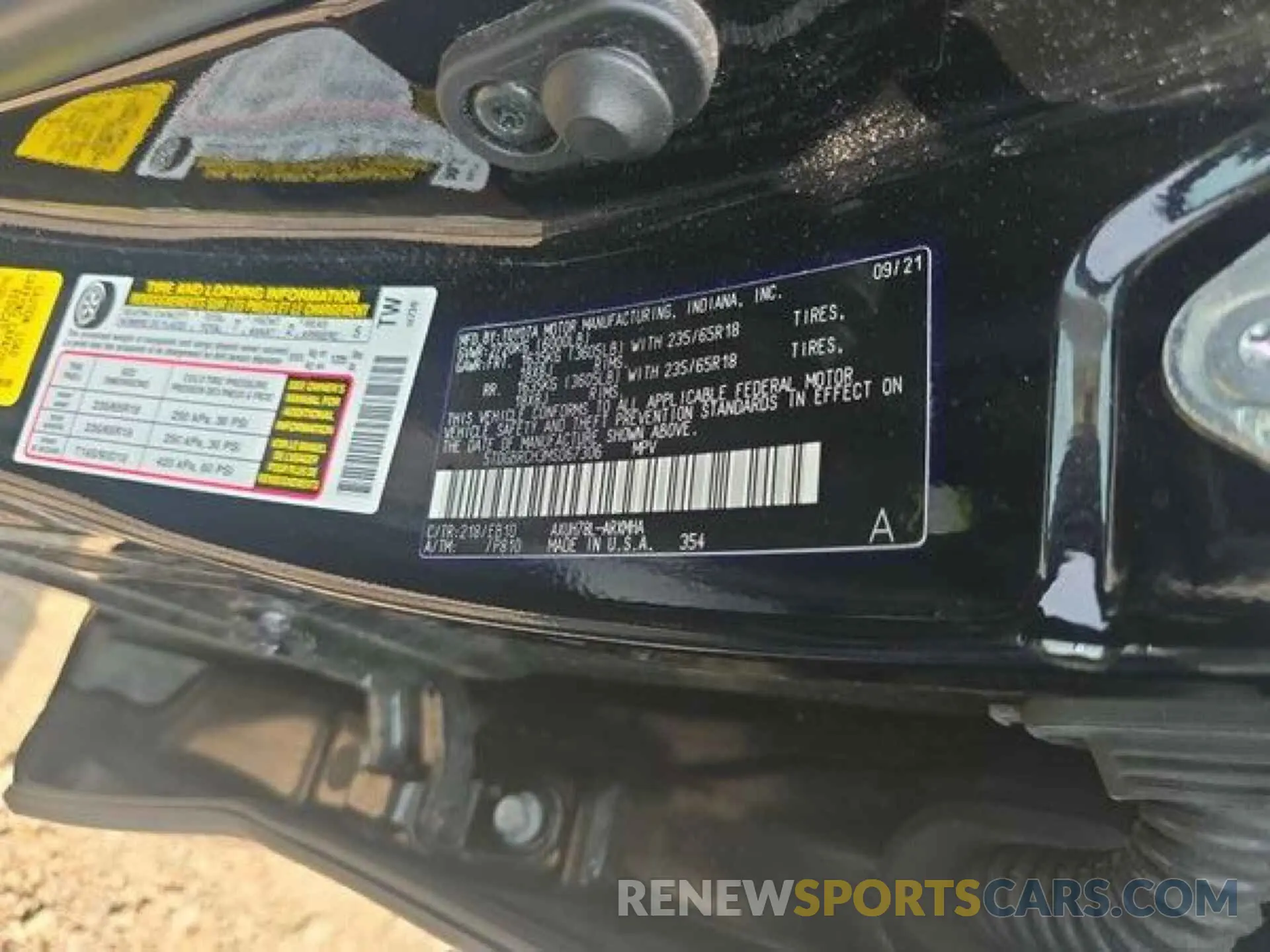 18 Photograph of a damaged car 5TDGBRCH3MS067306 TOYOTA HIGHLANDER 2021