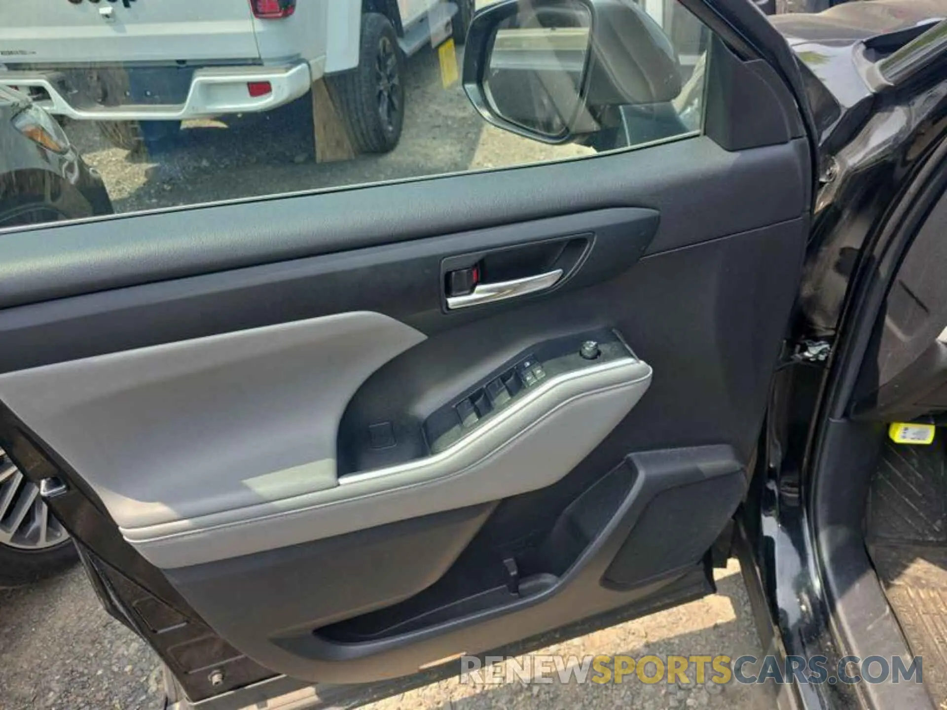 9 Photograph of a damaged car 5TDGBRCH3MS067306 TOYOTA HIGHLANDER 2021