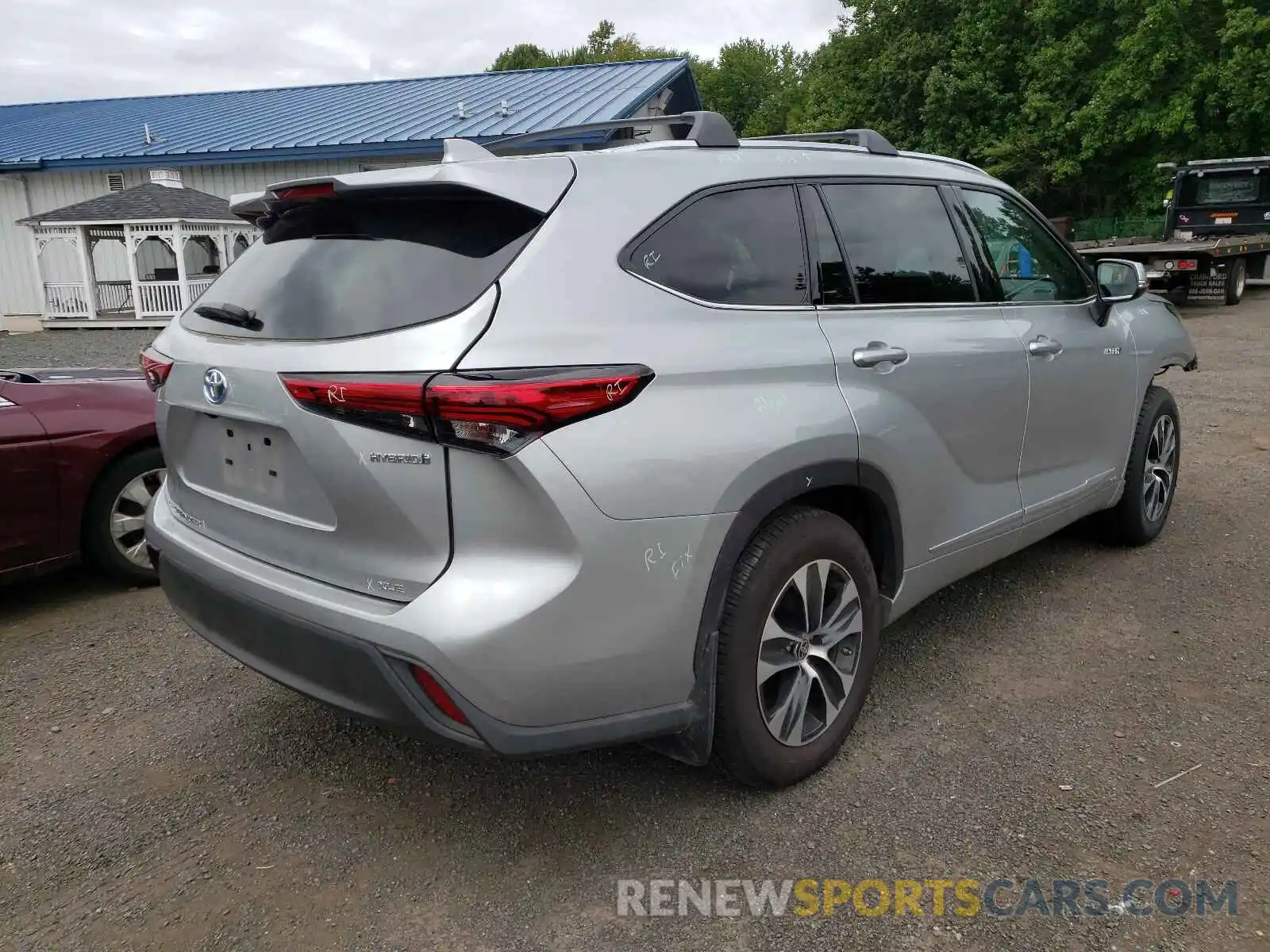 4 Photograph of a damaged car 5TDGBRCH3MS526253 TOYOTA HIGHLANDER 2021