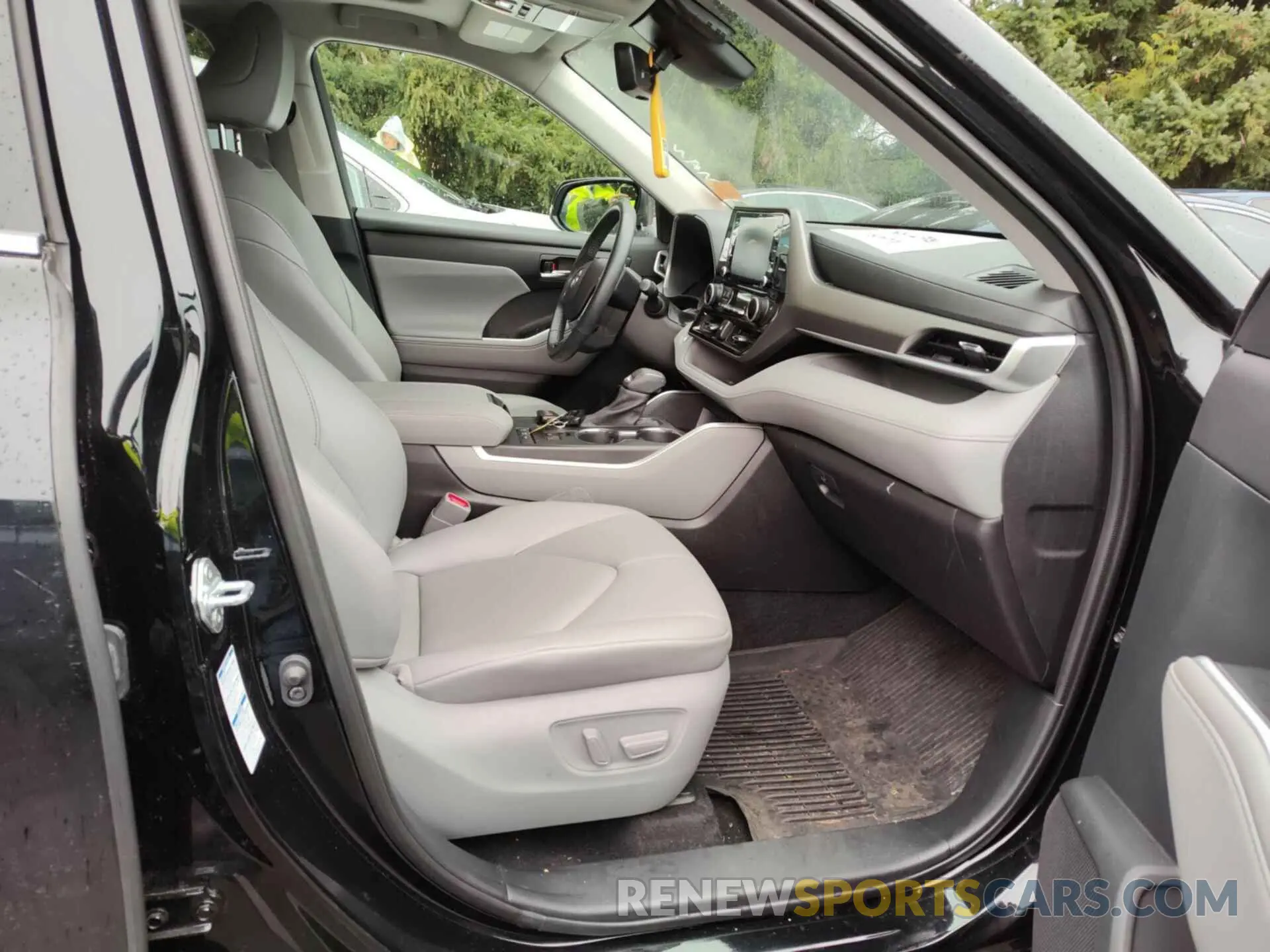 19 Photograph of a damaged car 5TDGBRCH4MS525404 TOYOTA HIGHLANDER 2021