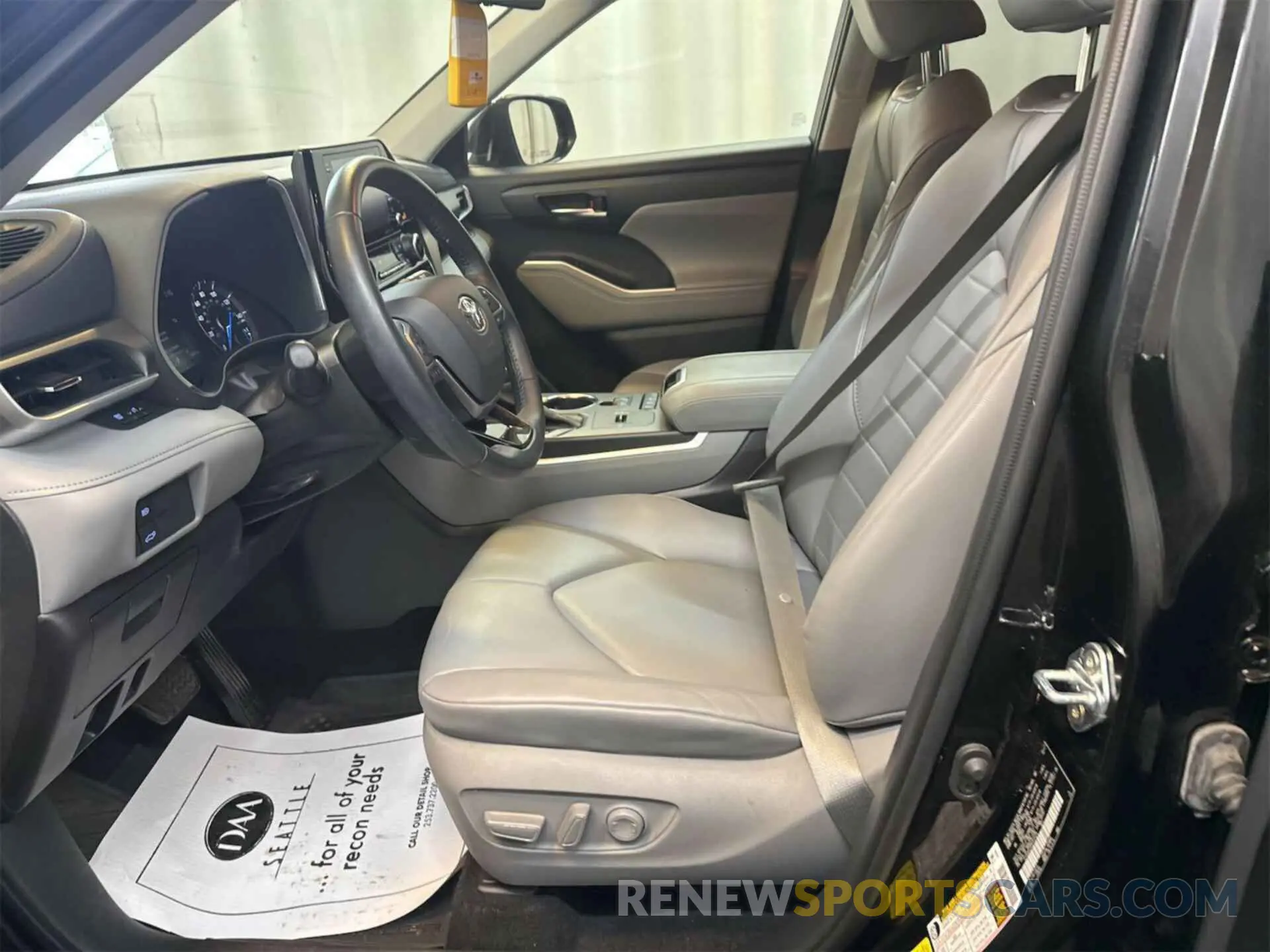 2 Photograph of a damaged car 5TDGBRCH4MS525404 TOYOTA HIGHLANDER 2021