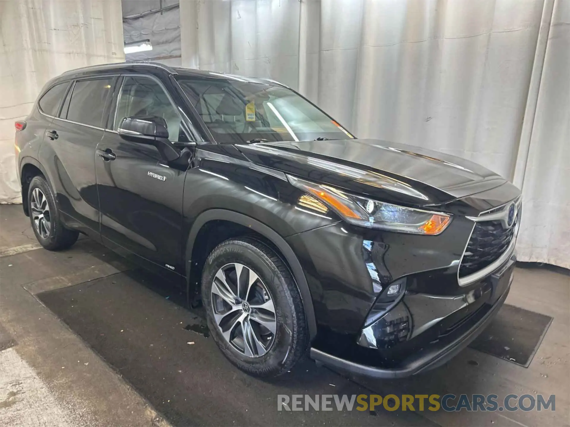 29 Photograph of a damaged car 5TDGBRCH4MS525404 TOYOTA HIGHLANDER 2021