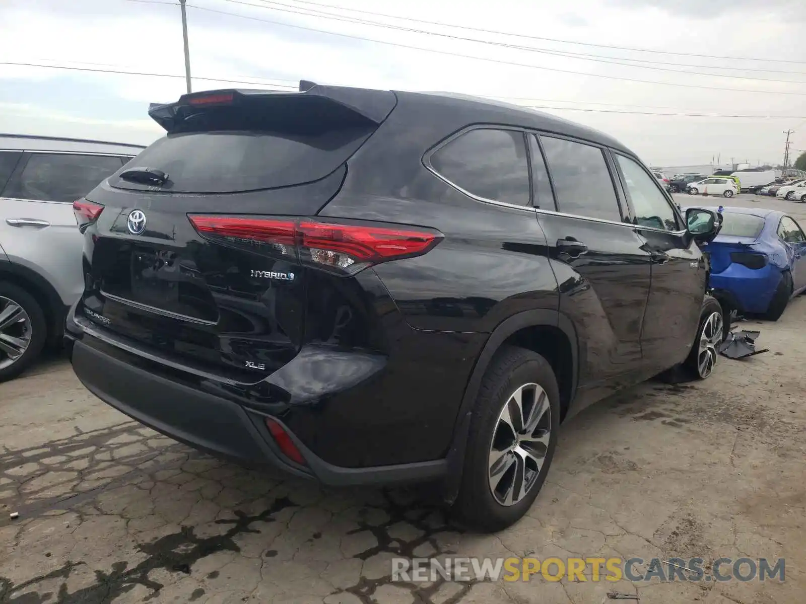 4 Photograph of a damaged car 5TDGBRCH5MS041869 TOYOTA HIGHLANDER 2021