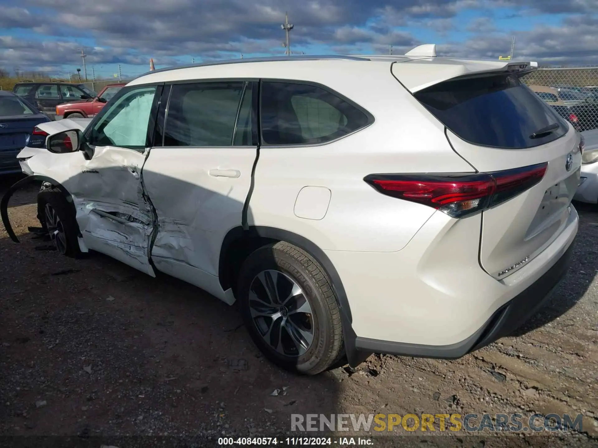 3 Photograph of a damaged car 5TDGBRCH5MS059434 TOYOTA HIGHLANDER 2021