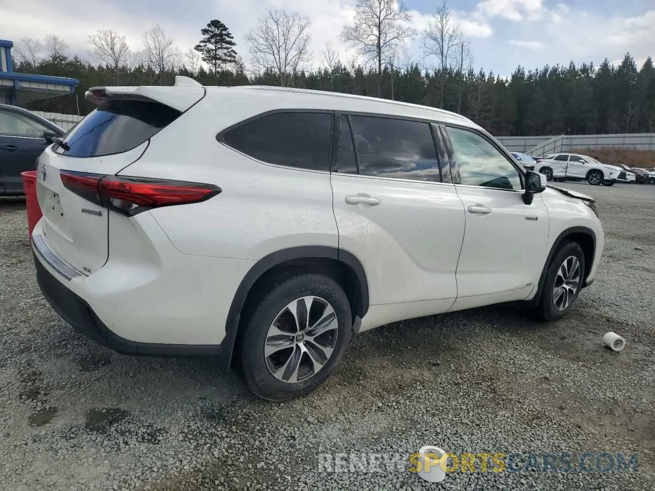 3 Photograph of a damaged car 5TDGBRCH5MS517117 TOYOTA HIGHLANDER 2021