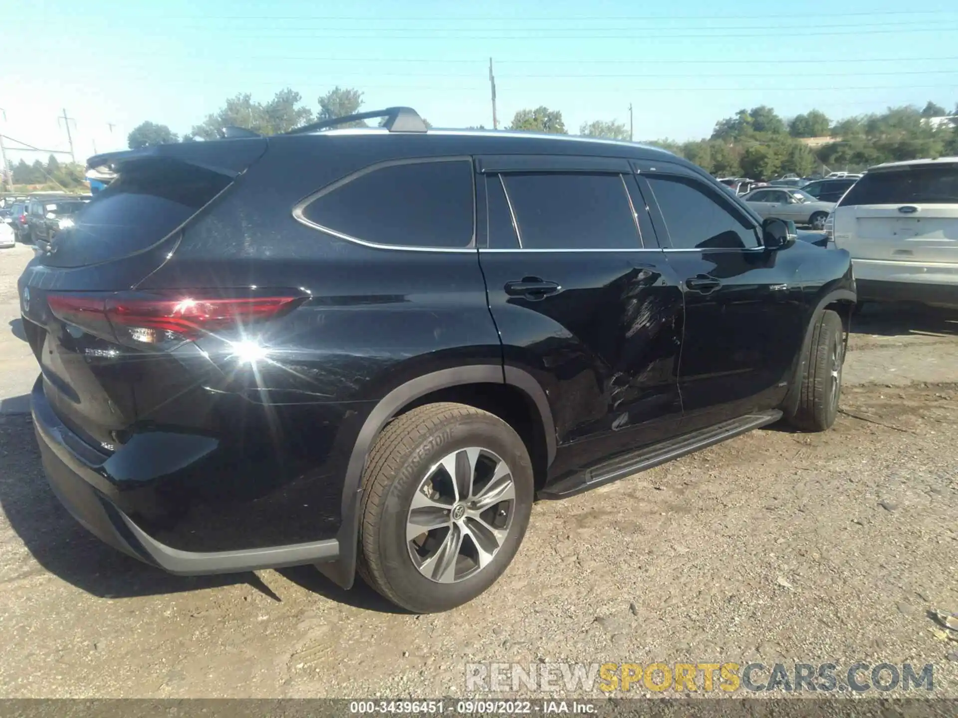 4 Photograph of a damaged car 5TDGBRCH5MS517540 TOYOTA HIGHLANDER 2021