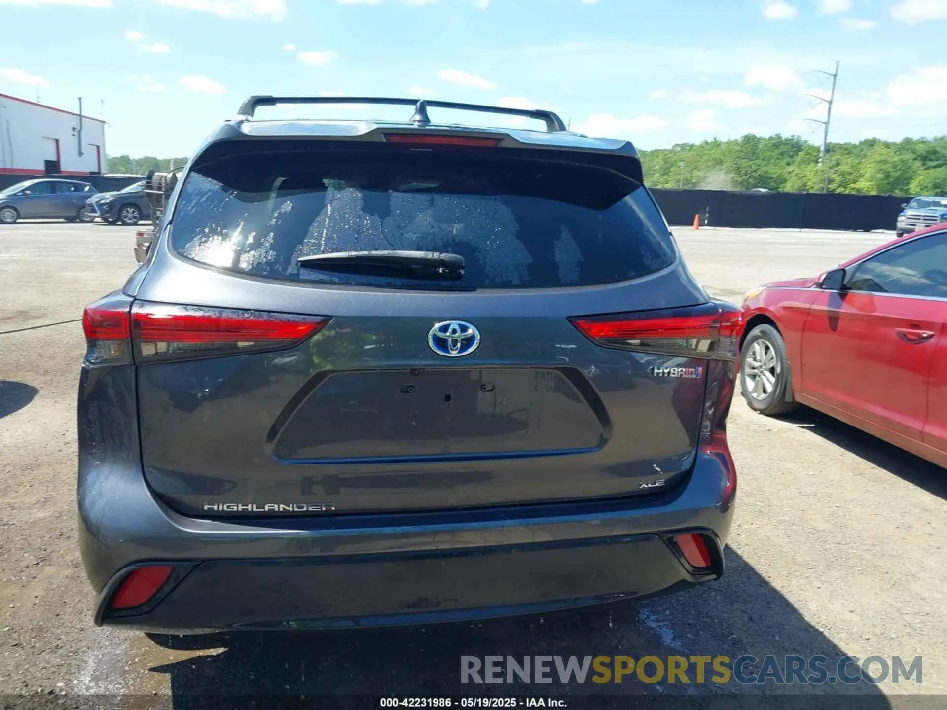 17 Photograph of a damaged car 5TDGBRCH5MS518400 TOYOTA HIGHLANDER 2021