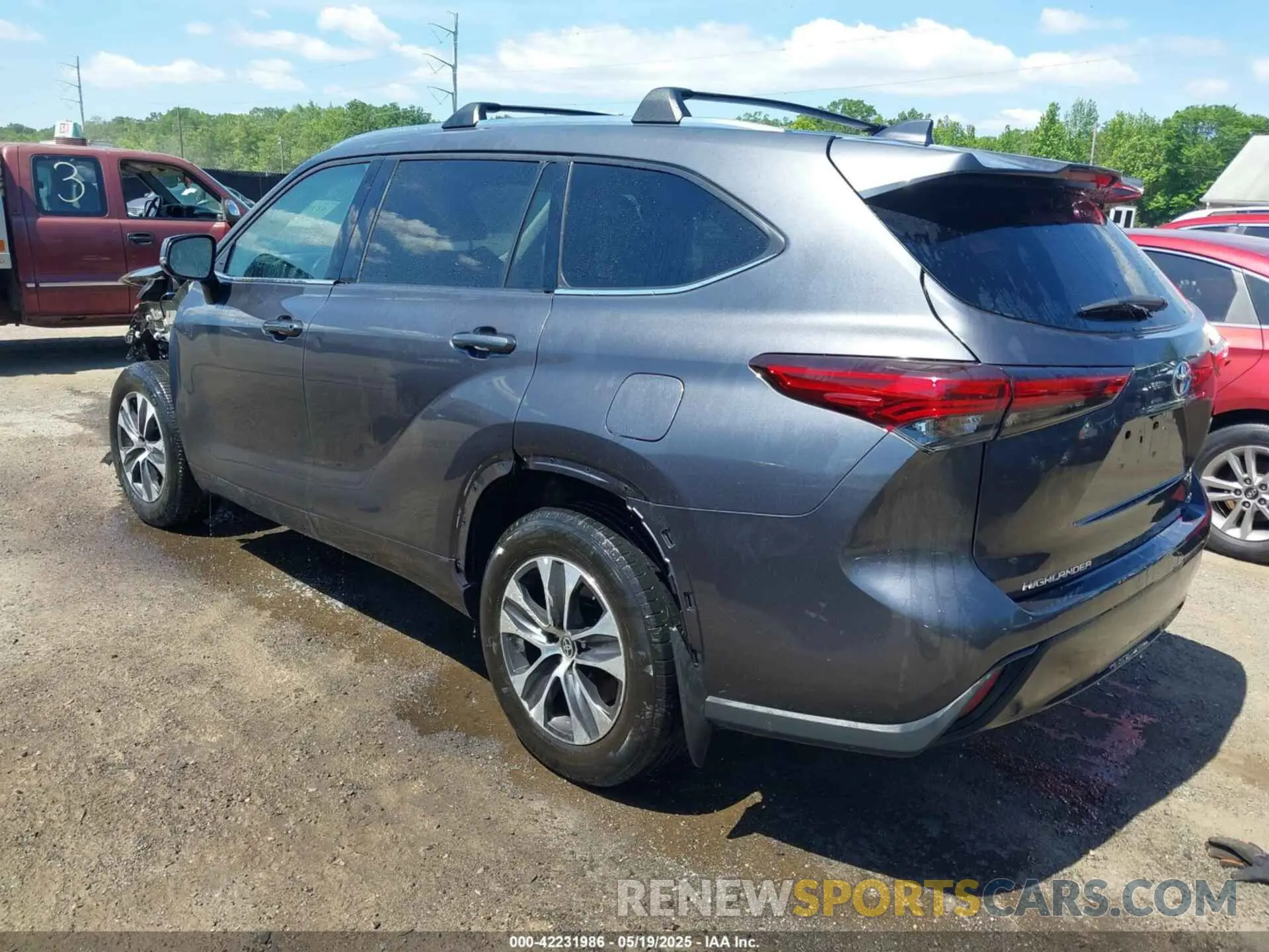 3 Photograph of a damaged car 5TDGBRCH5MS518400 TOYOTA HIGHLANDER 2021