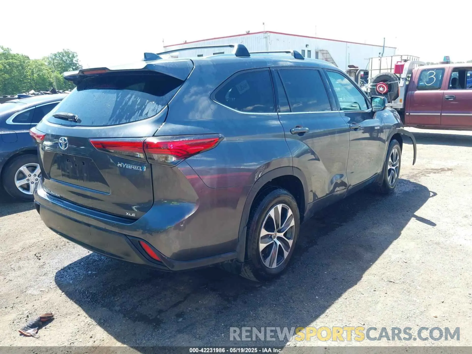 4 Photograph of a damaged car 5TDGBRCH5MS518400 TOYOTA HIGHLANDER 2021