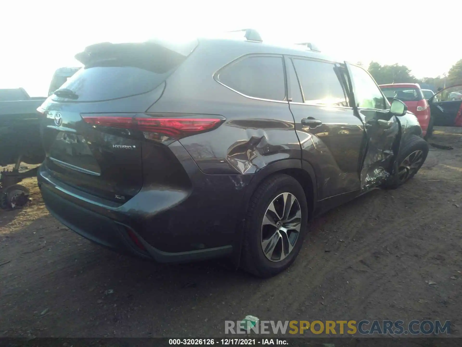 4 Photograph of a damaged car 5TDGBRCH6MS035644 TOYOTA HIGHLANDER 2021